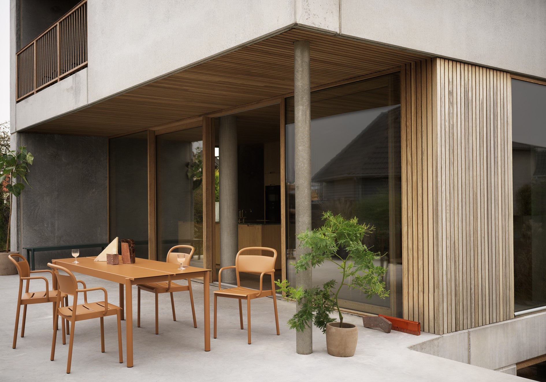 LINEAR Outdoor Table Orange Steel