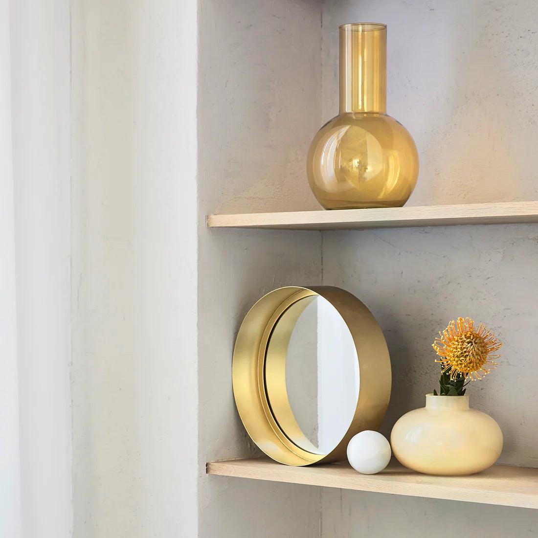 Lustro z głęboką złotą ramą Urban Nature Culture    Eye on Design