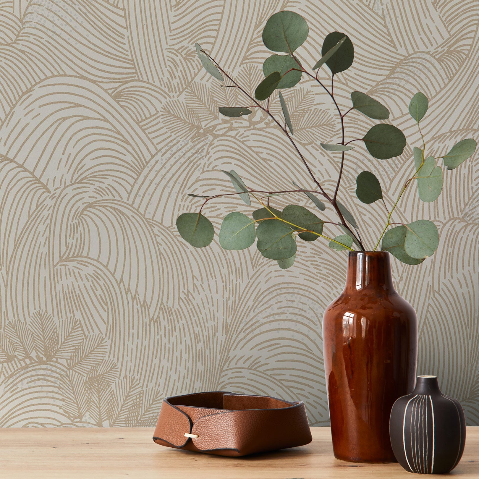 Tapeta strukturovaná s abstraktním vzorem vln MARÉE HAUTE - BÍLÁ/ZLATÁ bílá se zlatým