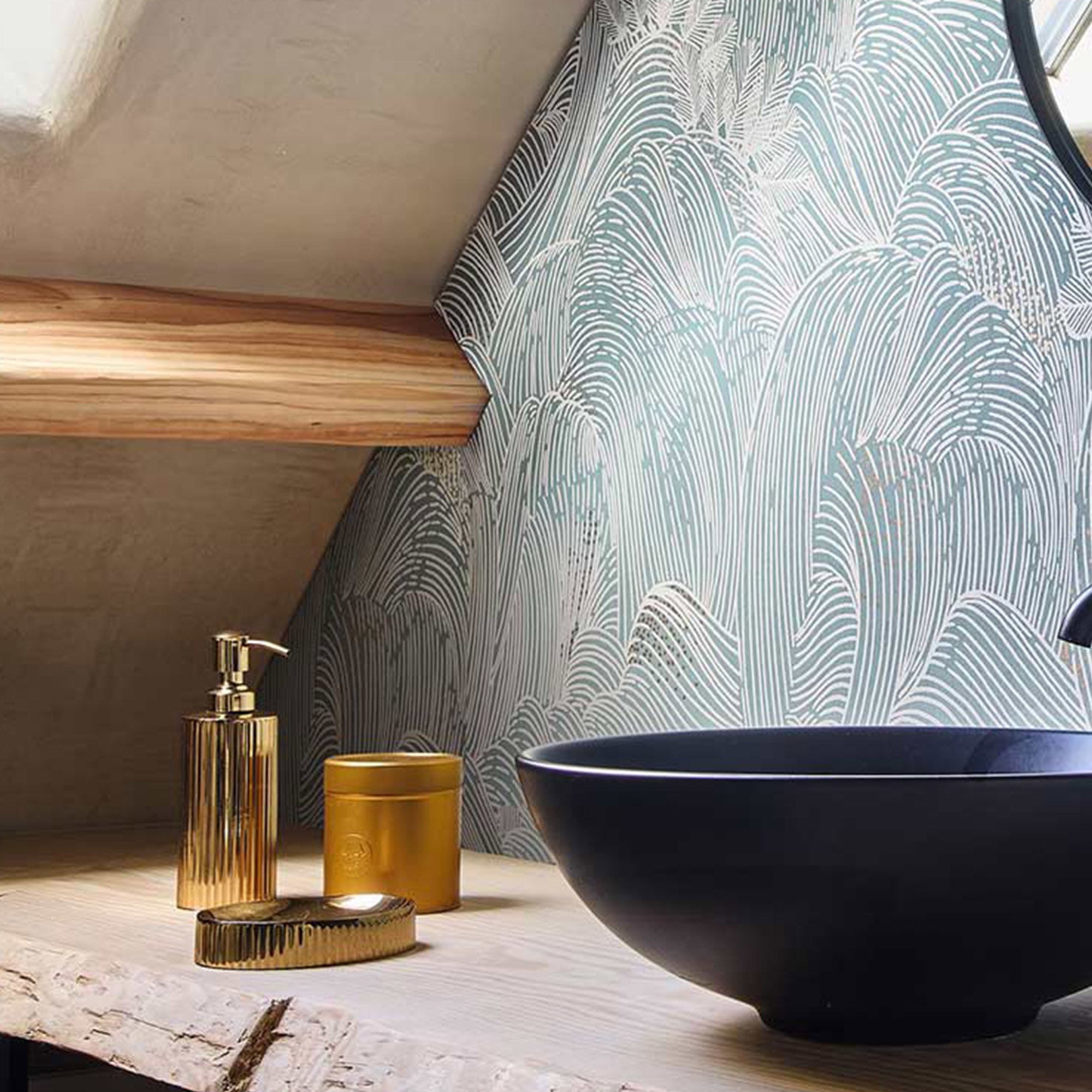 Tapeta se strukturovaným abstraktním vzorem vln MARÉE HAUTE - BLEU PERSAN modrá s bílou