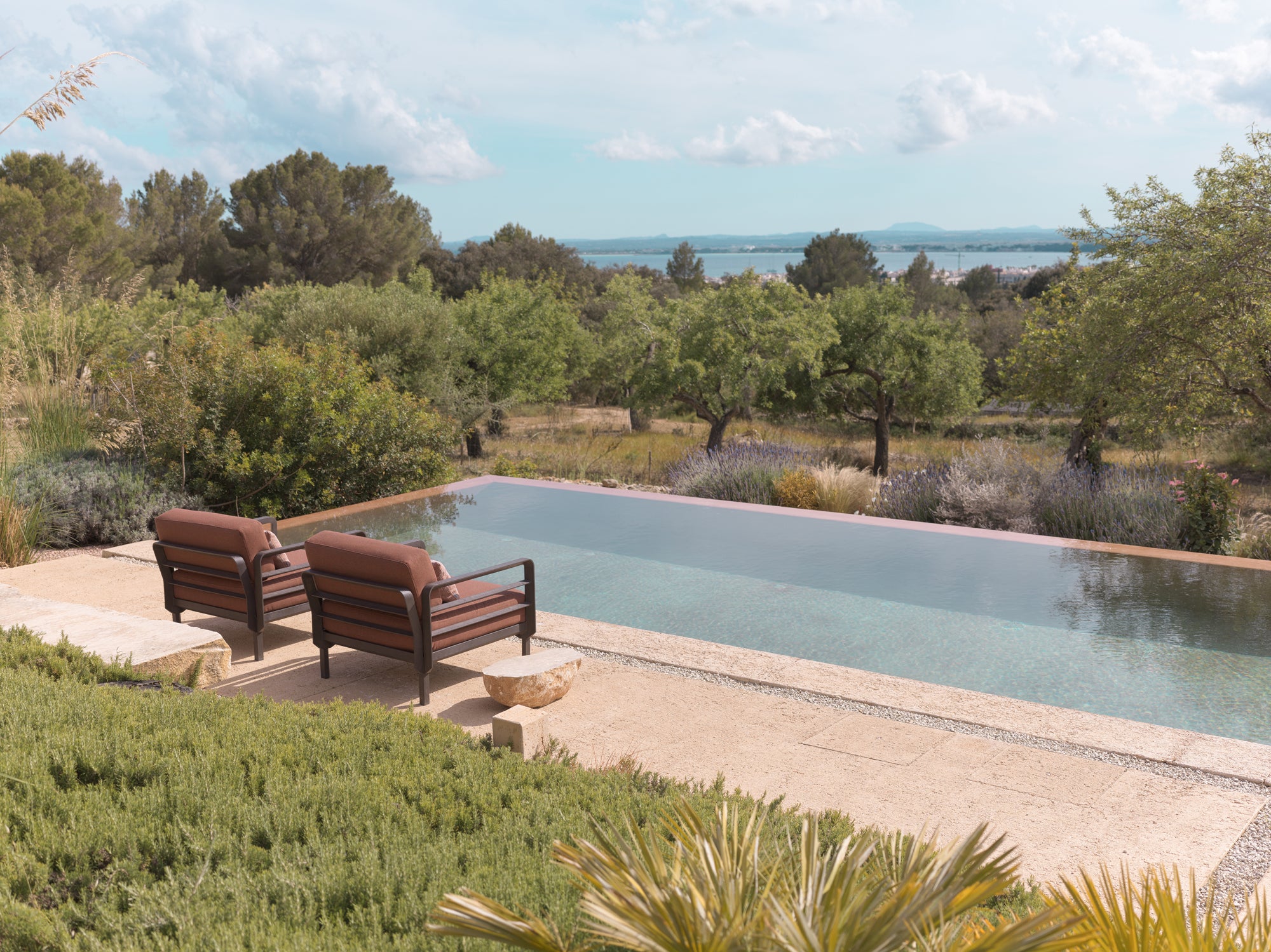 MAXIMO Outdoor Armchair in Gray with Brown Base
