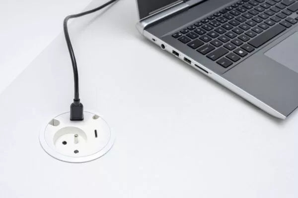 Stůl NOVÁ ŠKOLA SEDÁK s mediaboxem Schuko