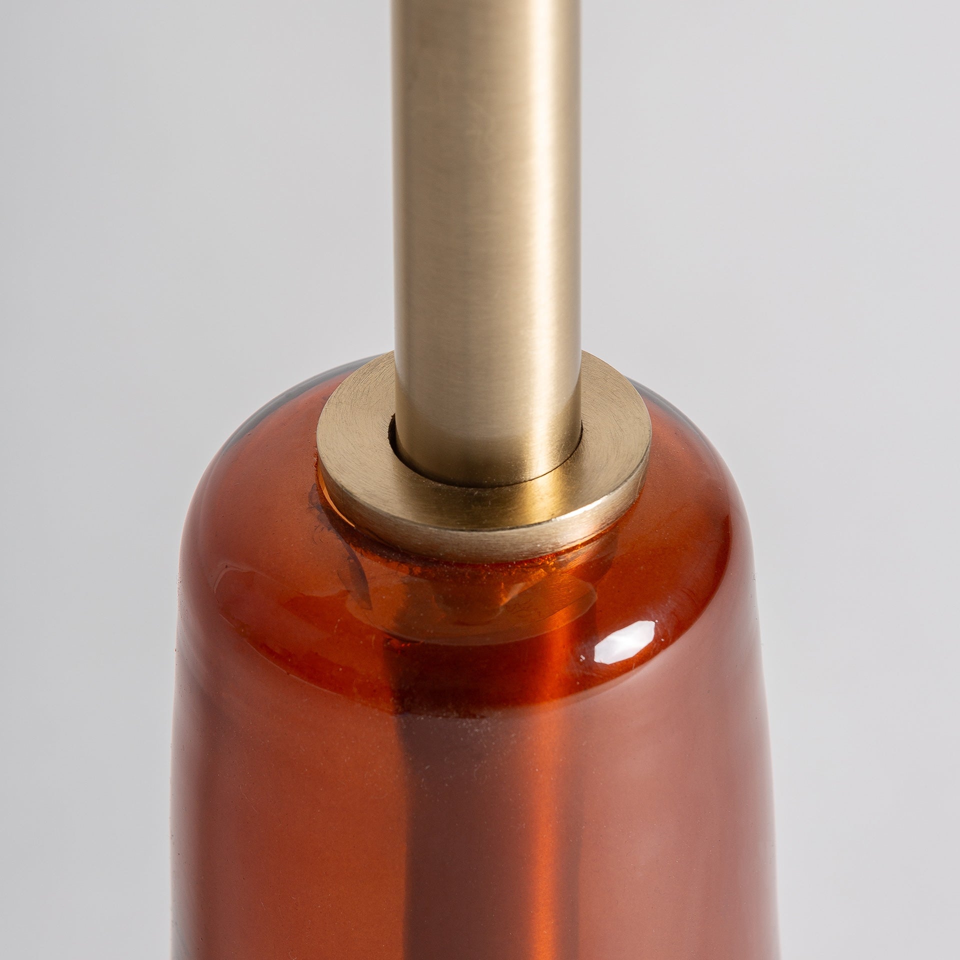 Boční stolek COLMAR oranžové sklo s mramorovou deskou