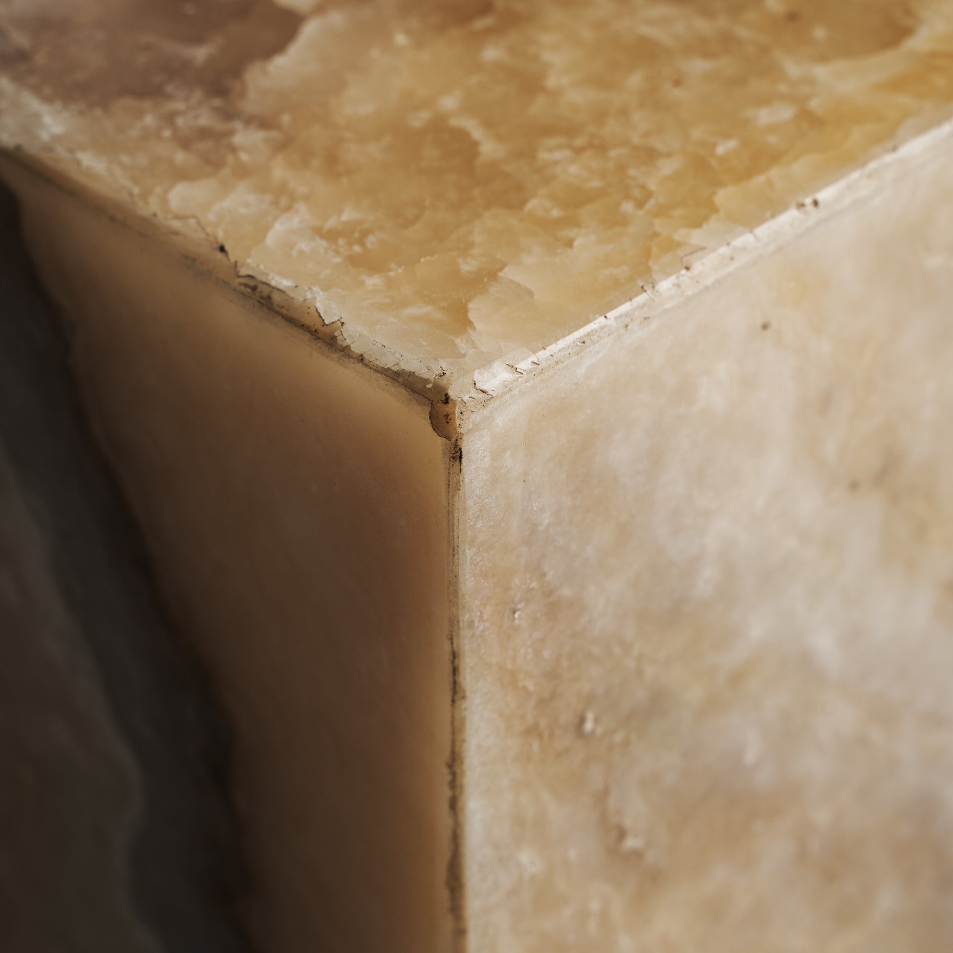 Boční stolek MAGLAND onyx