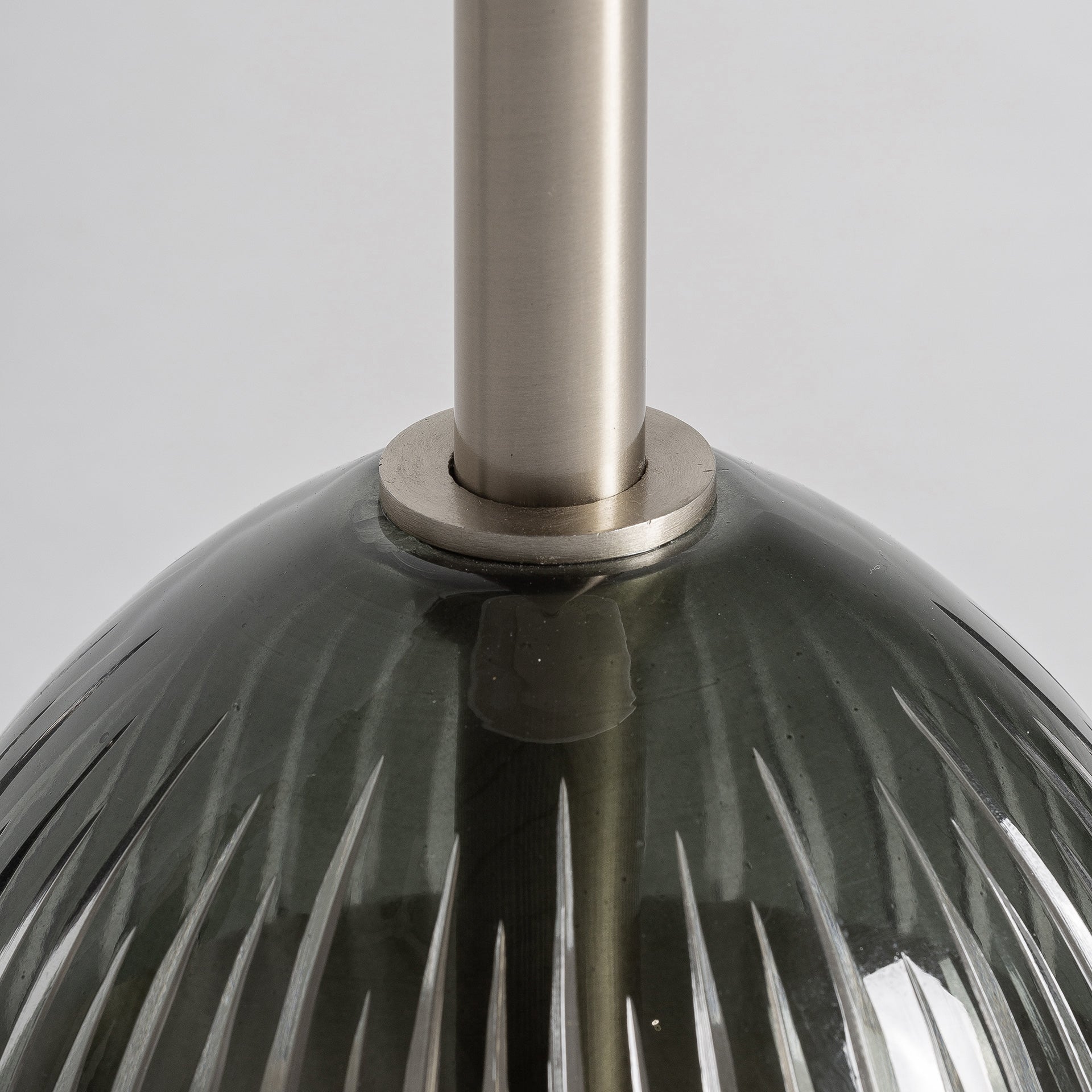 Boční stolek MURANO šedé sklo s mramorovou deskou