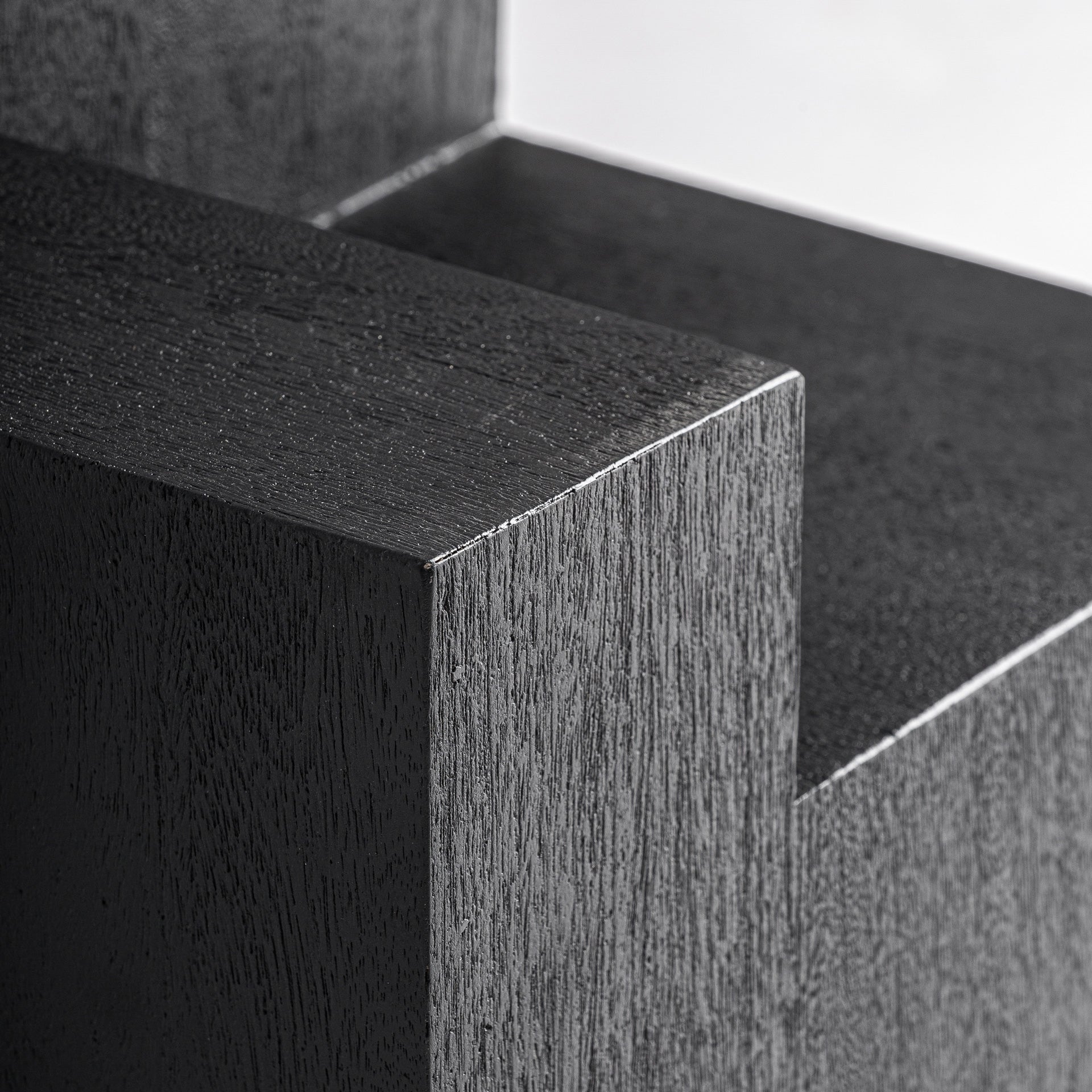 PÈTRIA Side Table in Black Mango Wood