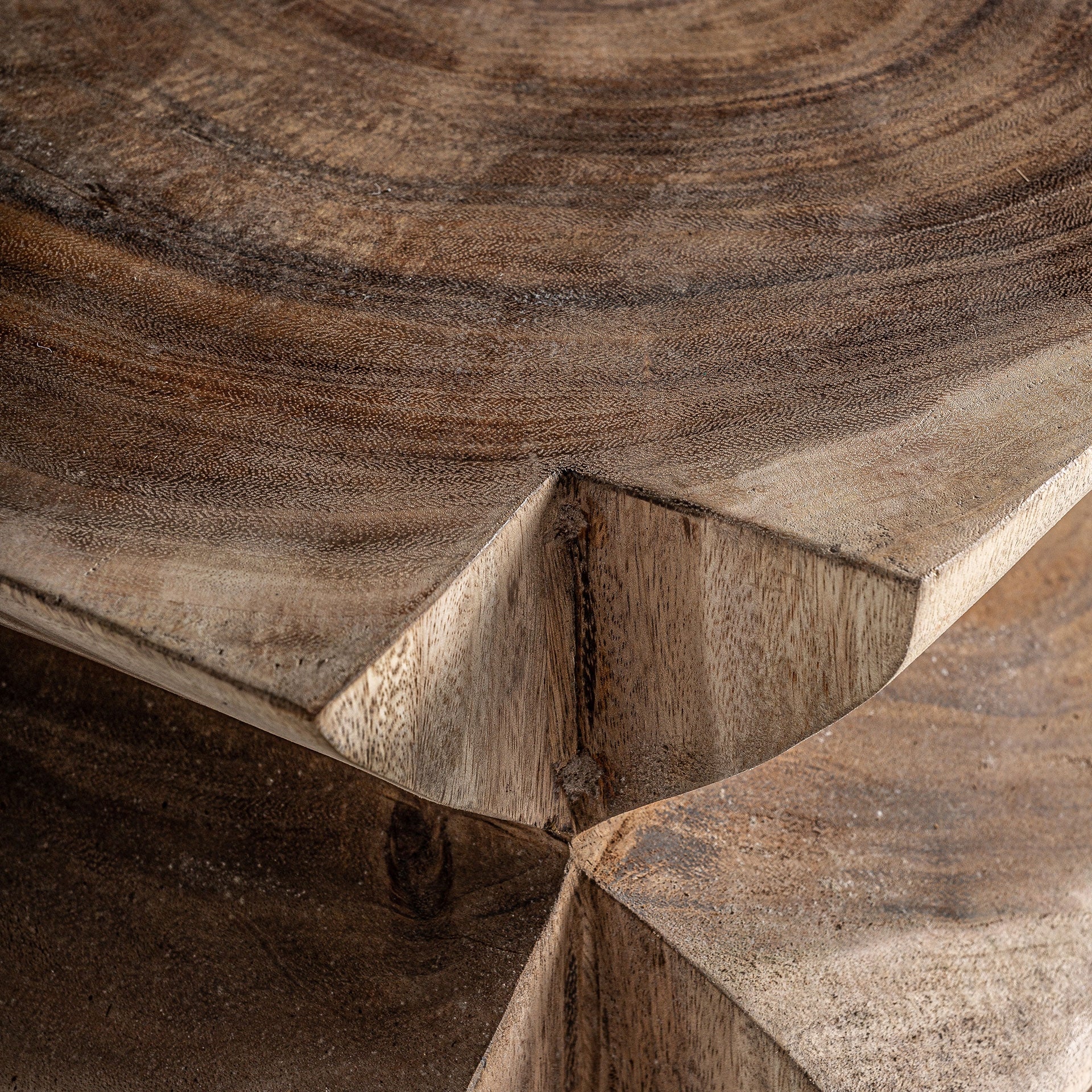 Boční stolek SAKALLI z dřeva suar