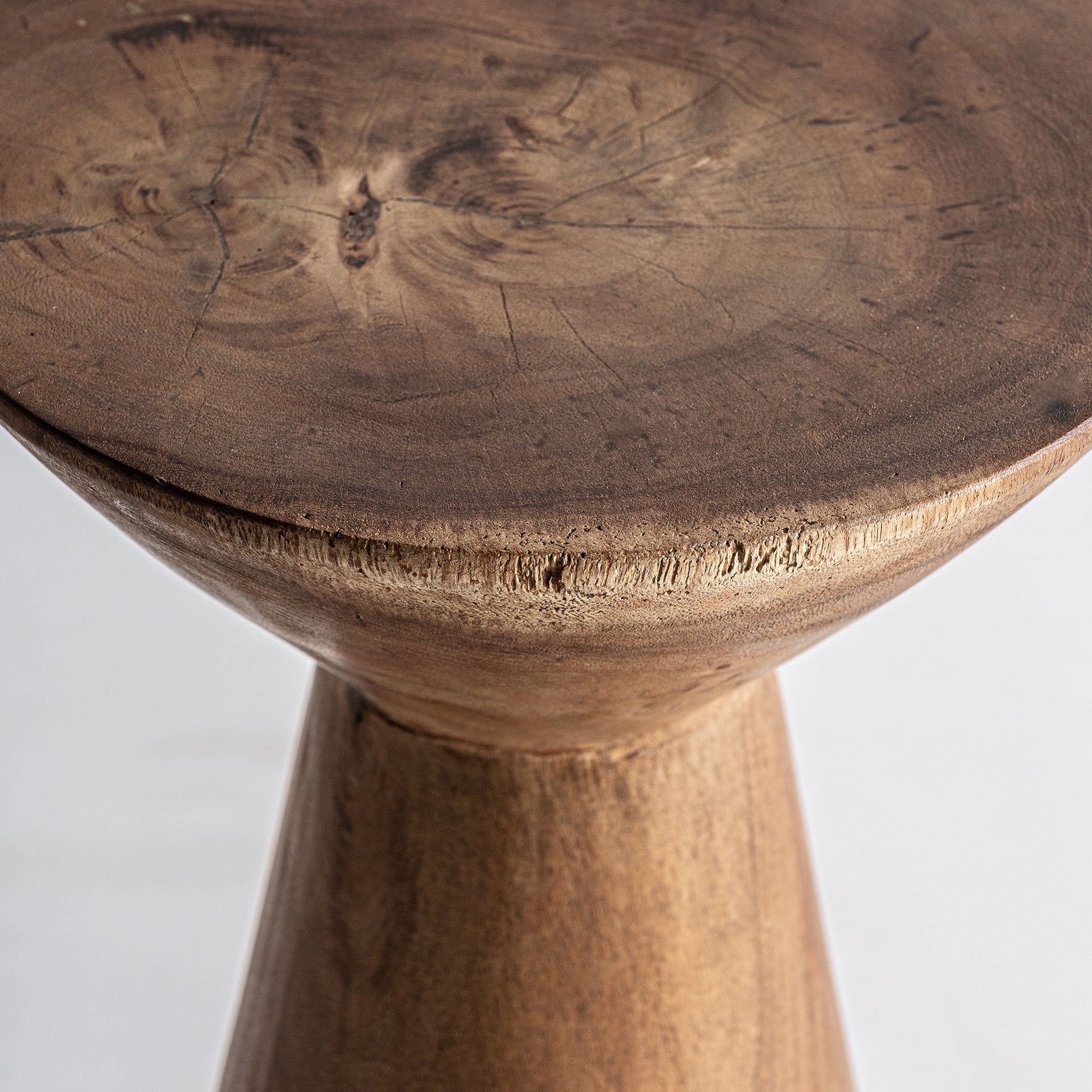 Boční stolek TERLANO suarové dřevo