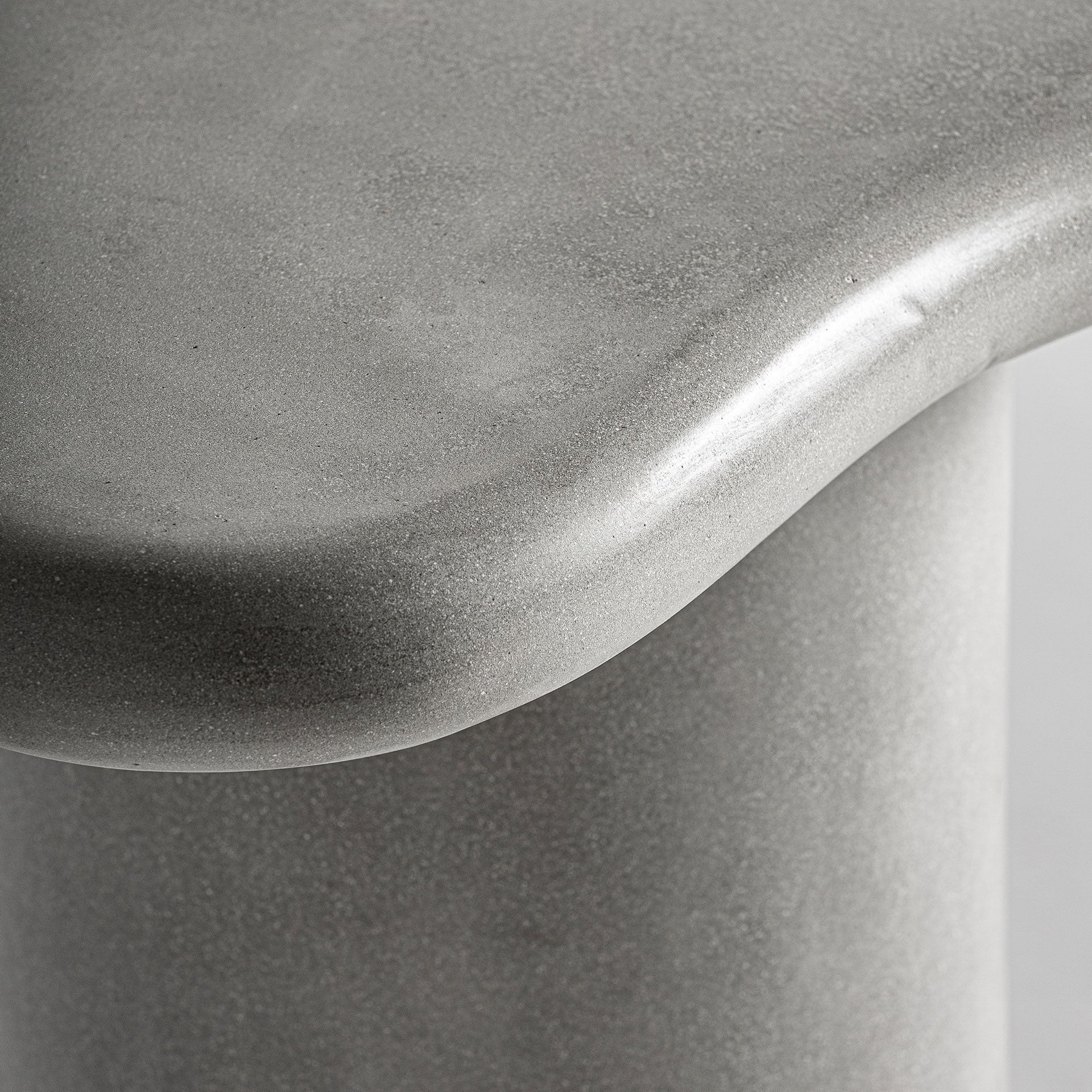 Boční stolek VYTINA šedý