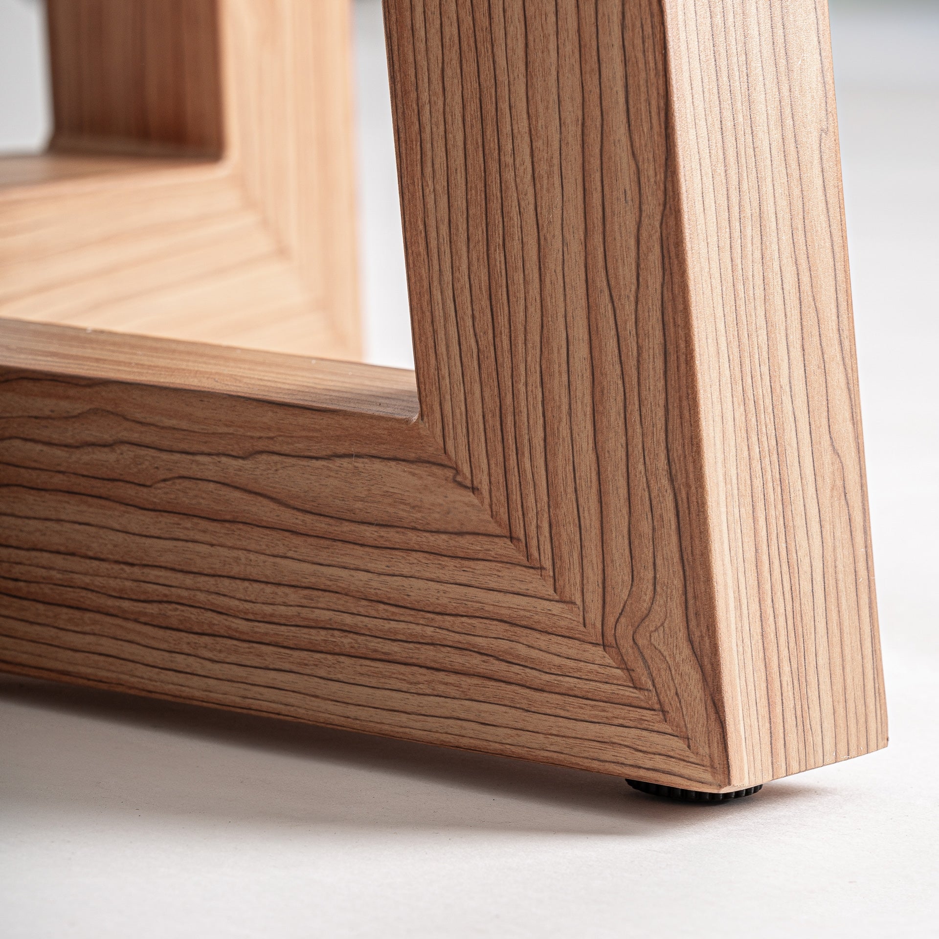 KOSHENA Round Outdoor Table with Concrete Top and Aluminum Base