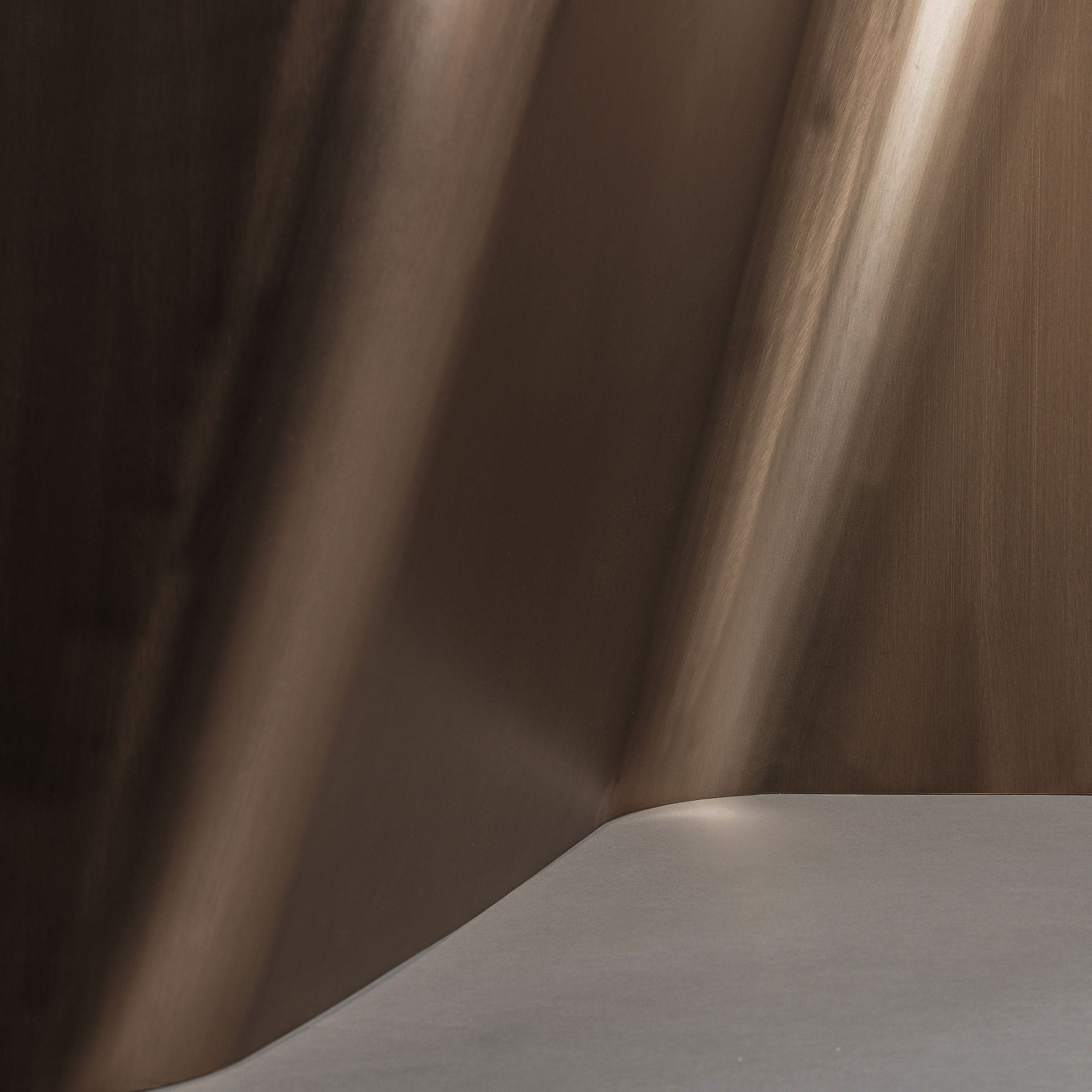 TUX Table - Porcelain Stoneware with Copper Base