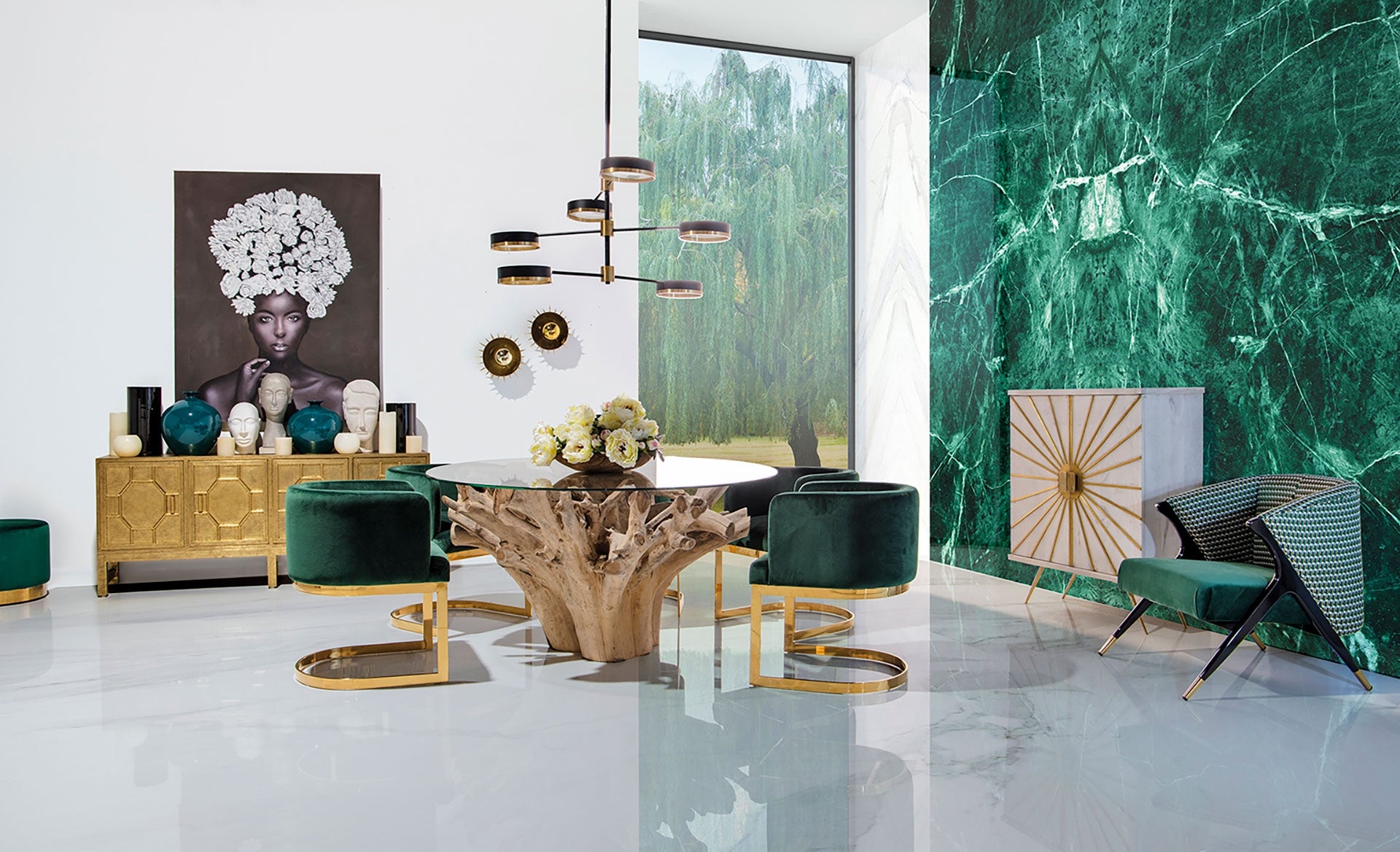 Kulatý stůl WARRI z teakového kořene se skleněnou deskou