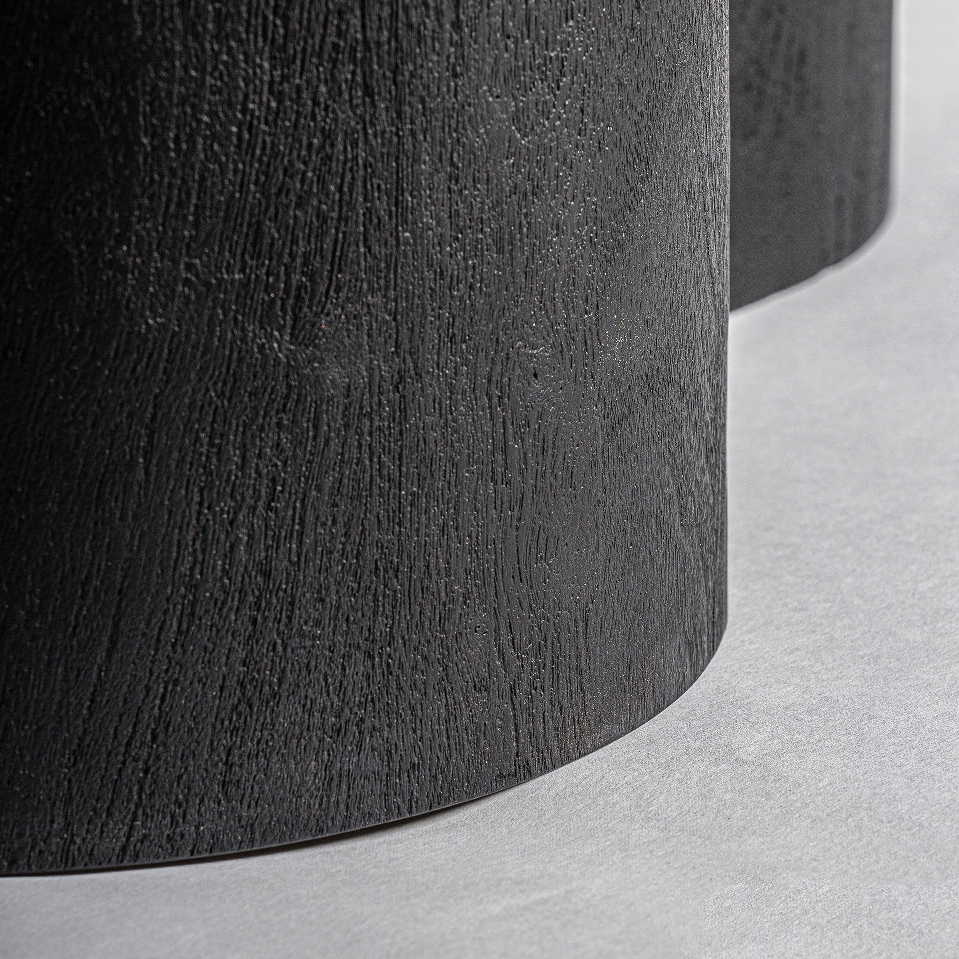 Stůl WORTZ černé akáciové dřevo