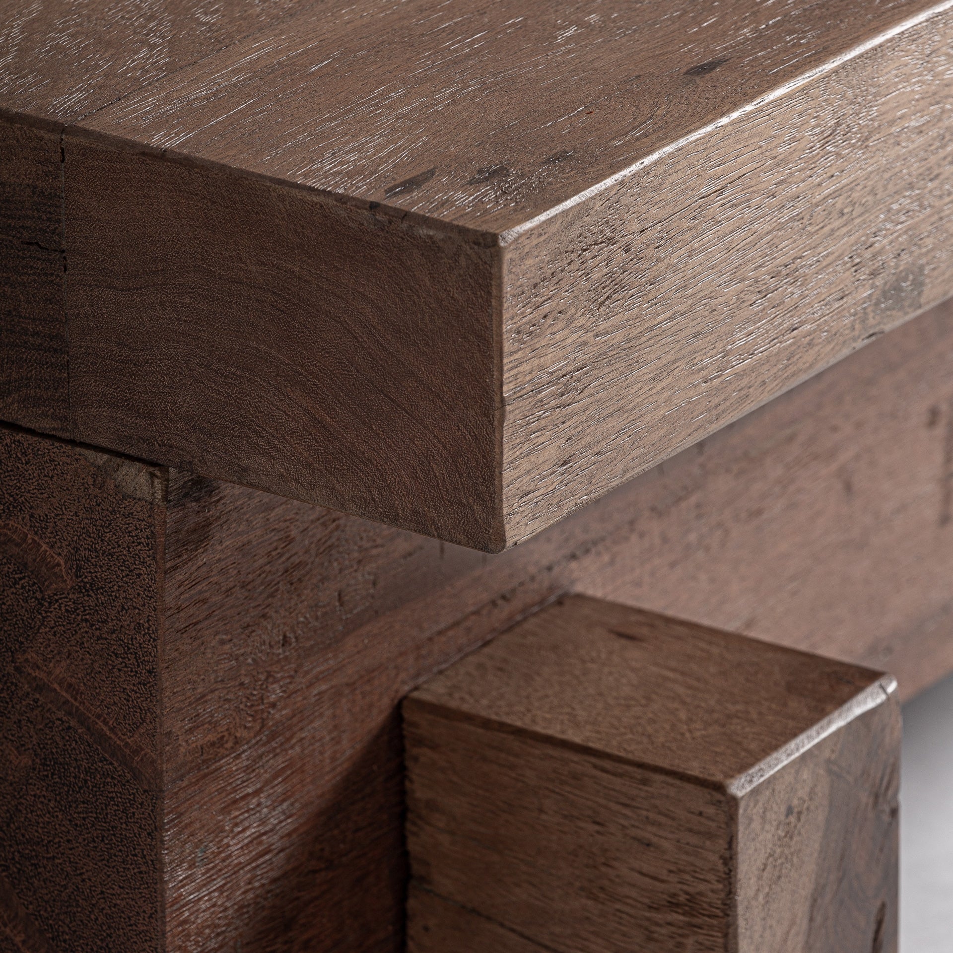 Konferenční stolek BRUTALIST z recyklovaného dřeva