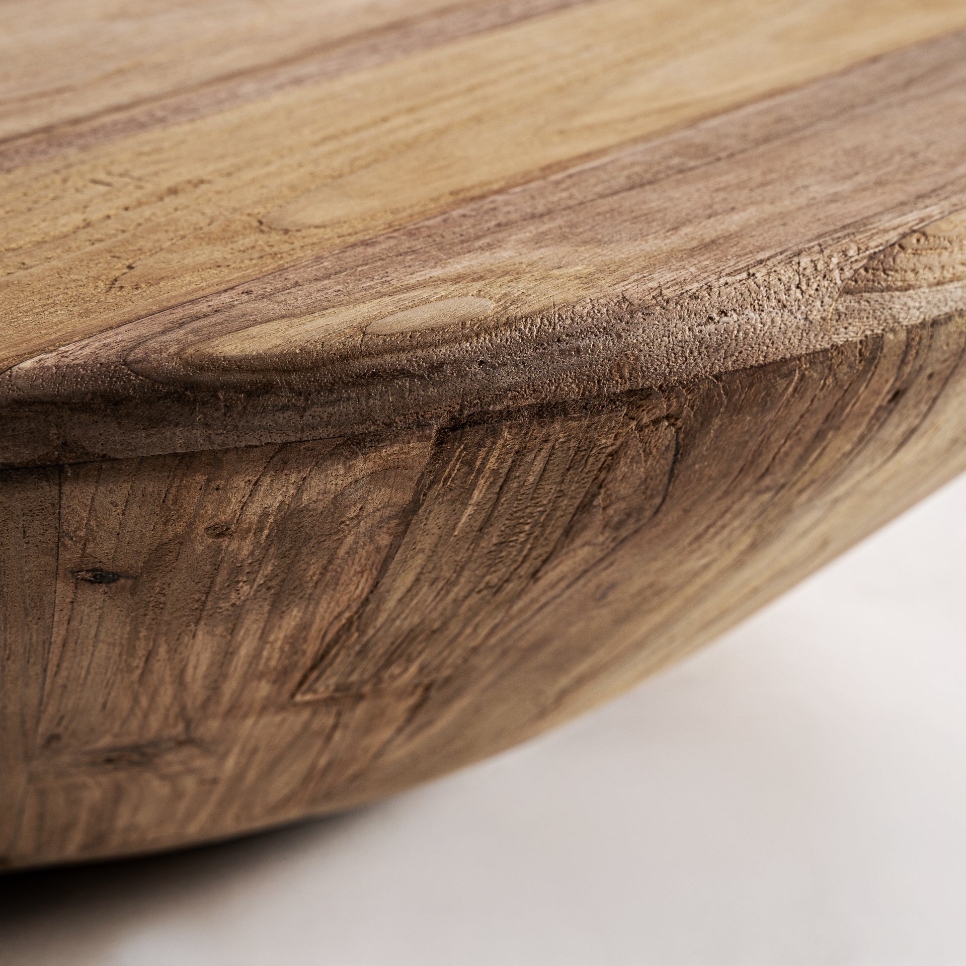 Konický konferenční stolek ERLOY z recyklovaného teakového dřeva