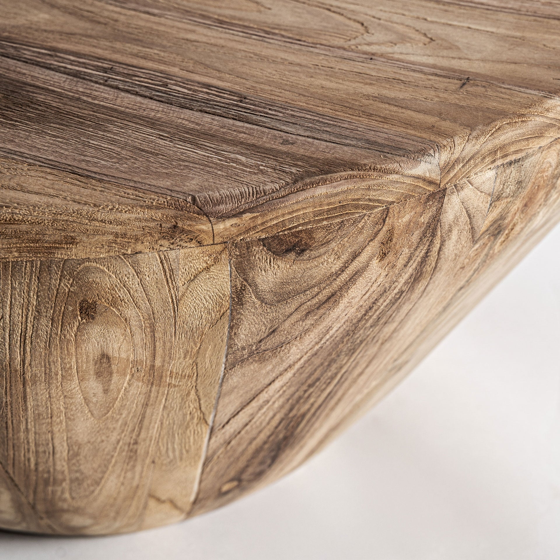 Konický konferenční stolek ERLOY z recyklovaného teakového dřeva