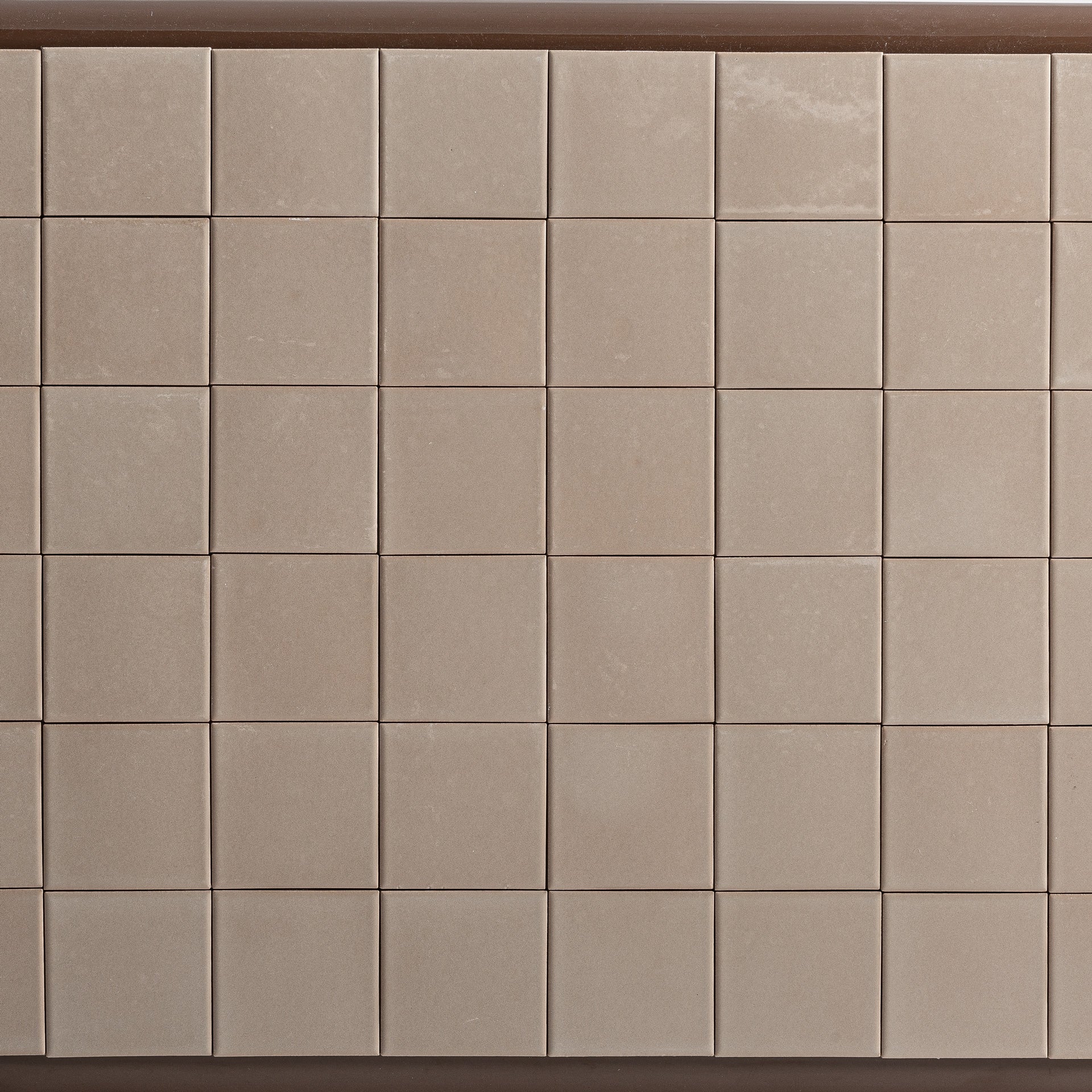 Hnědý konferenční stolek KURTEN s béžovou barvou