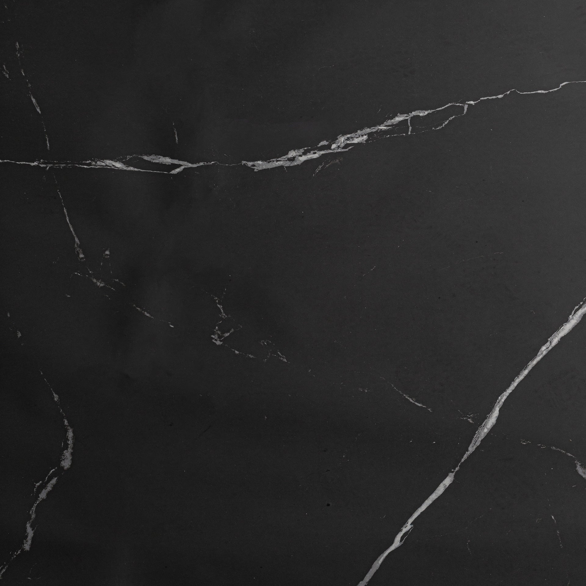 Konferenční stolek NEUFS dýha ořechová s černou deskou