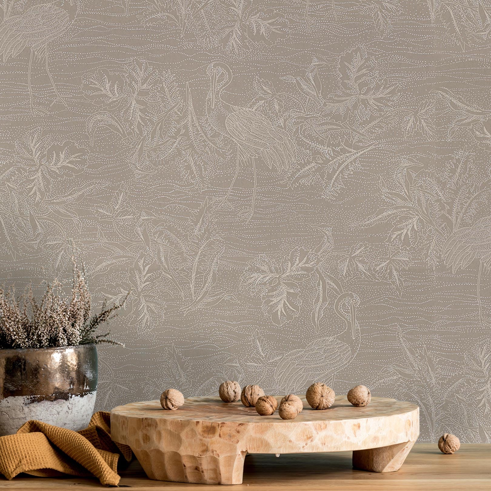 Structural wallpaper with a plant and animal motif MIRADOR - MARRON GLACÉ/NACRÉ brown