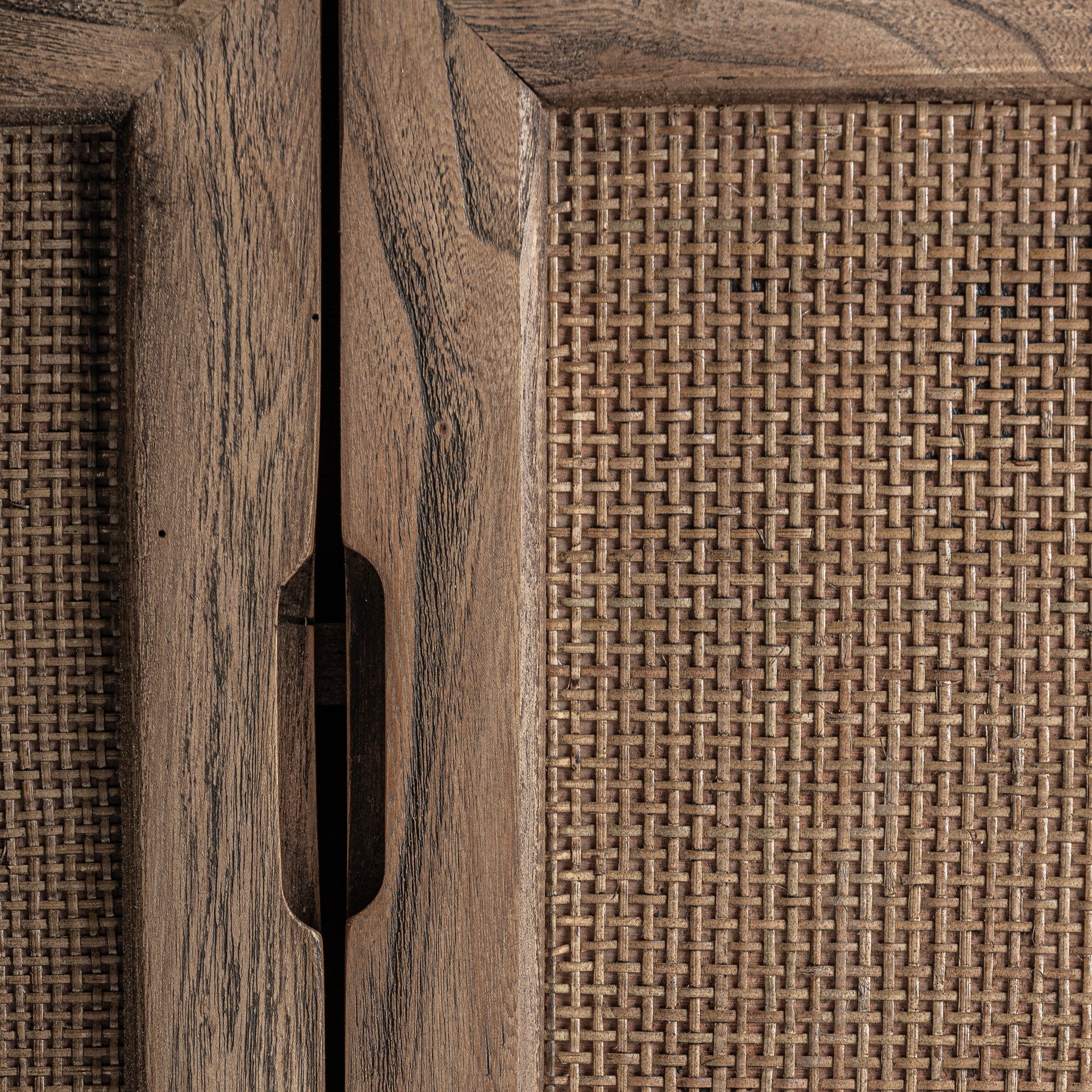 Televizní stolek BYREMO z ořechového dřeva