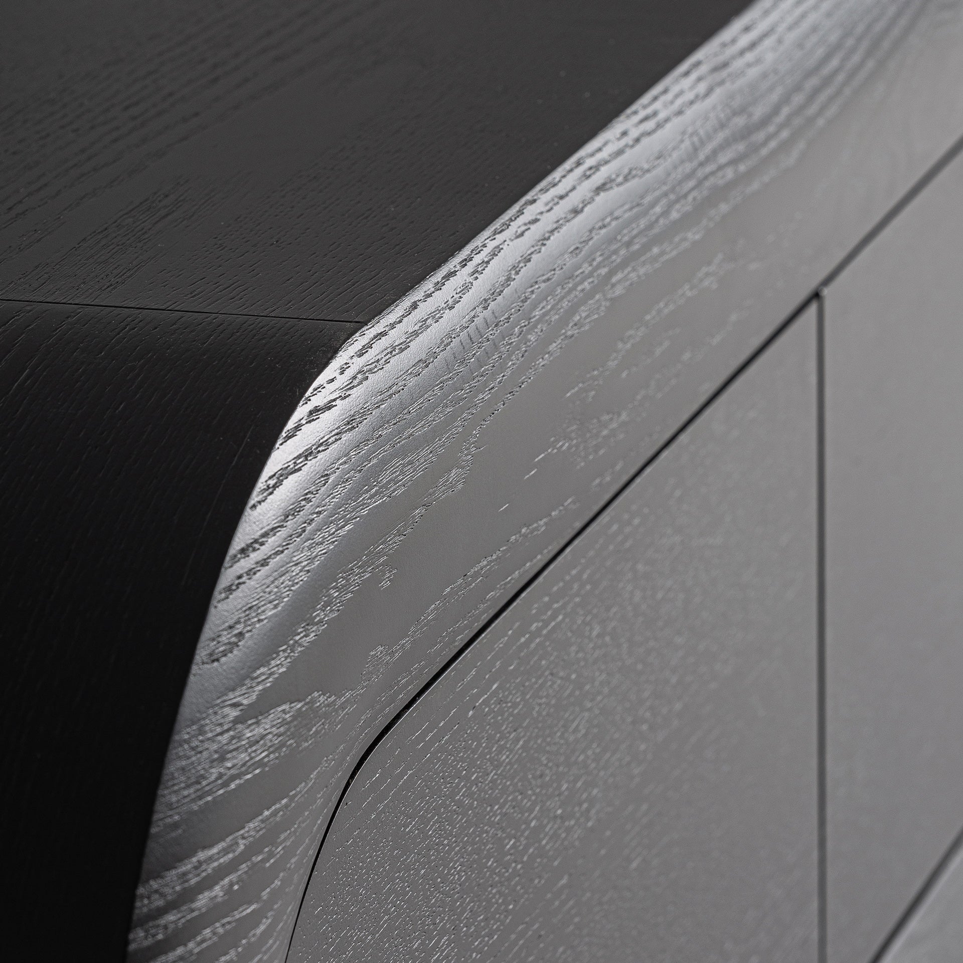 Televizní stolek CHAMONIX černé dubové dřevo [Amelia]