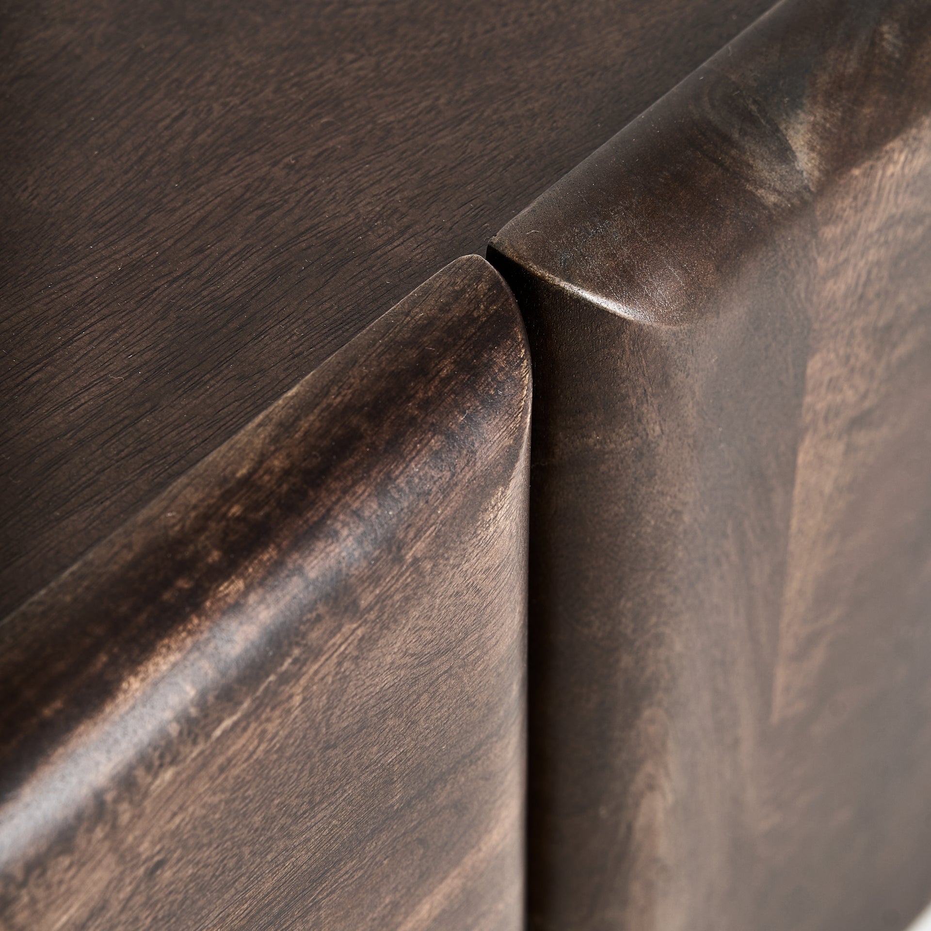 Televizní stolek CRAIGH z mangového dřeva