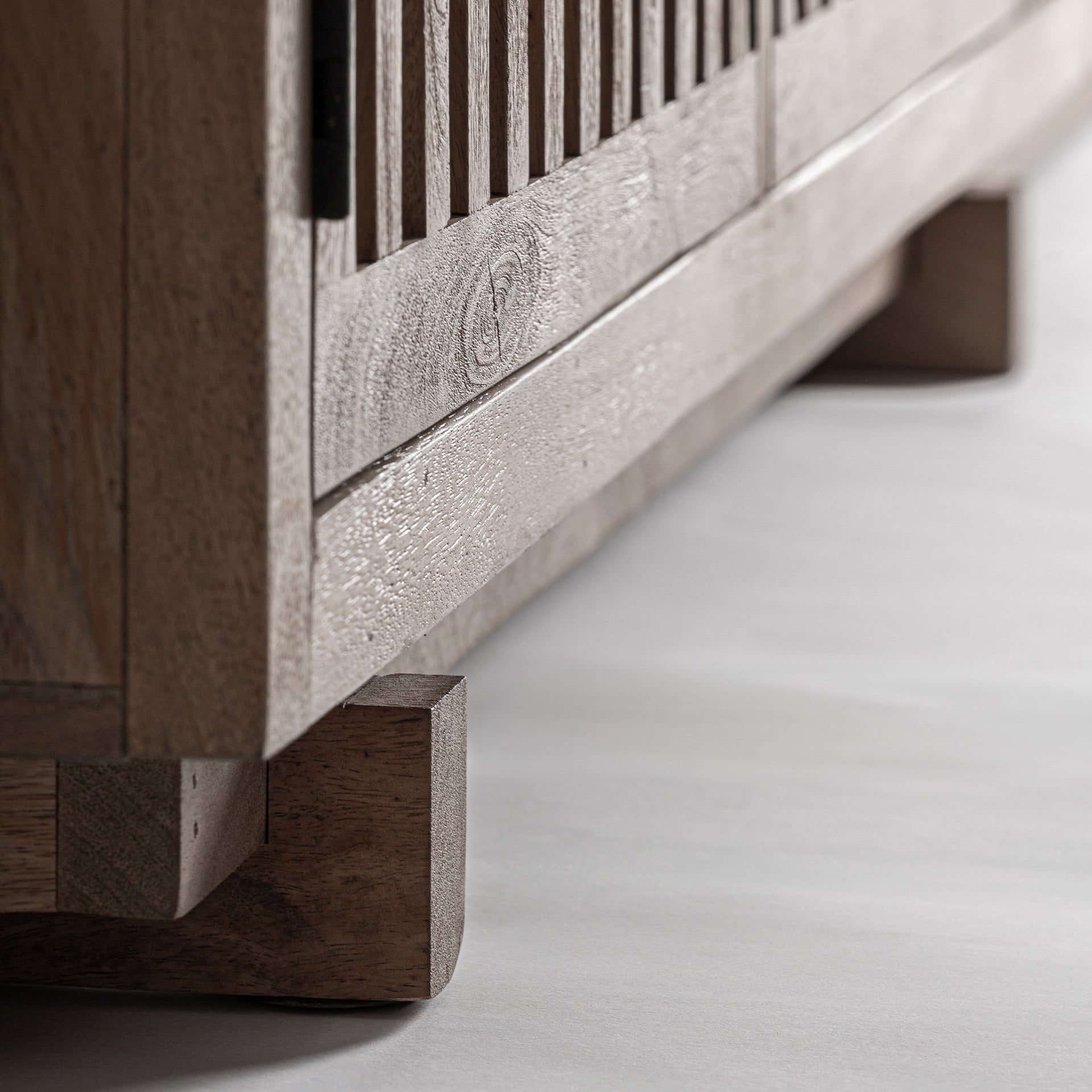 Televizní stolek GÀBIA z mangového dřeva