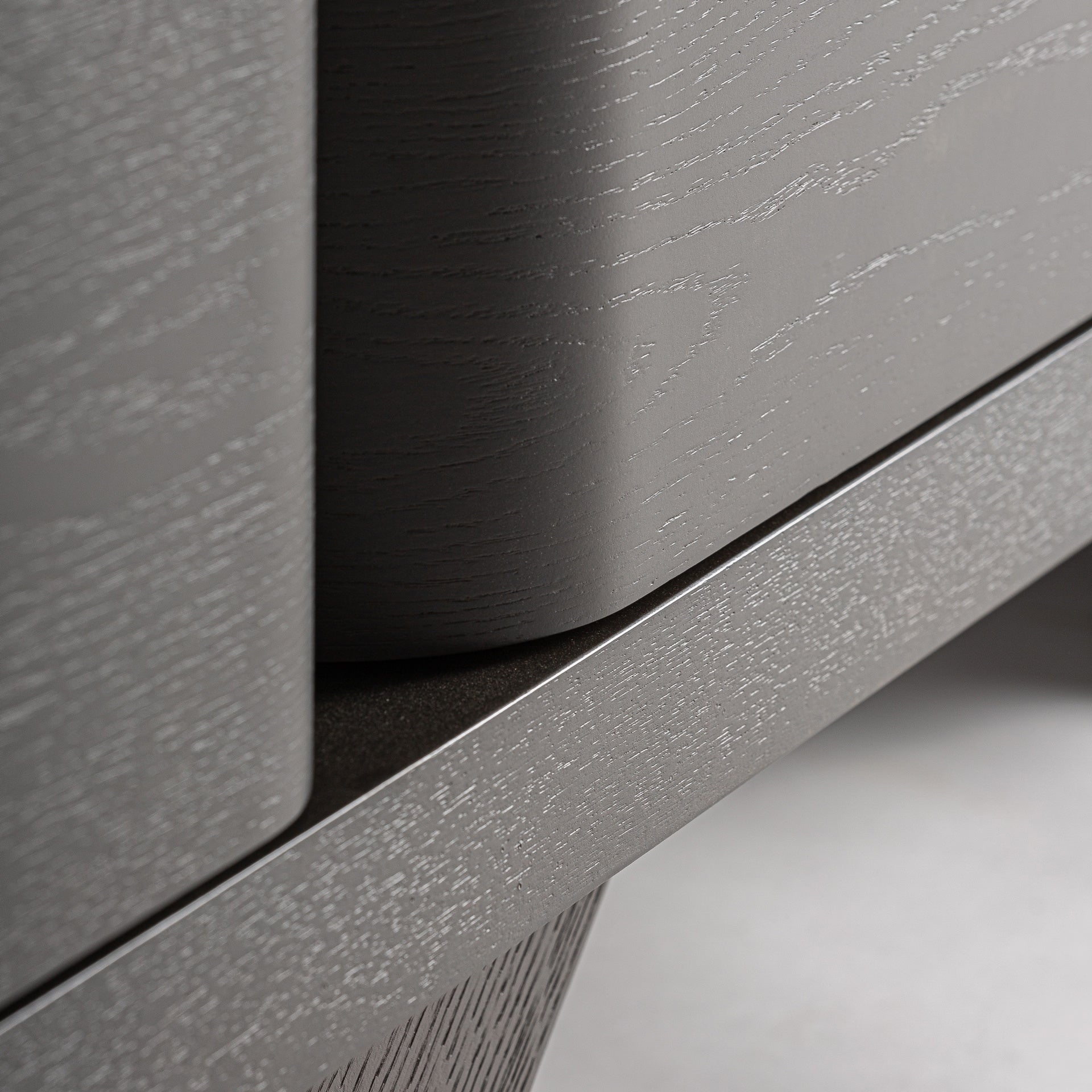 Televizní stolek RIZE tmavé dubové dřevo