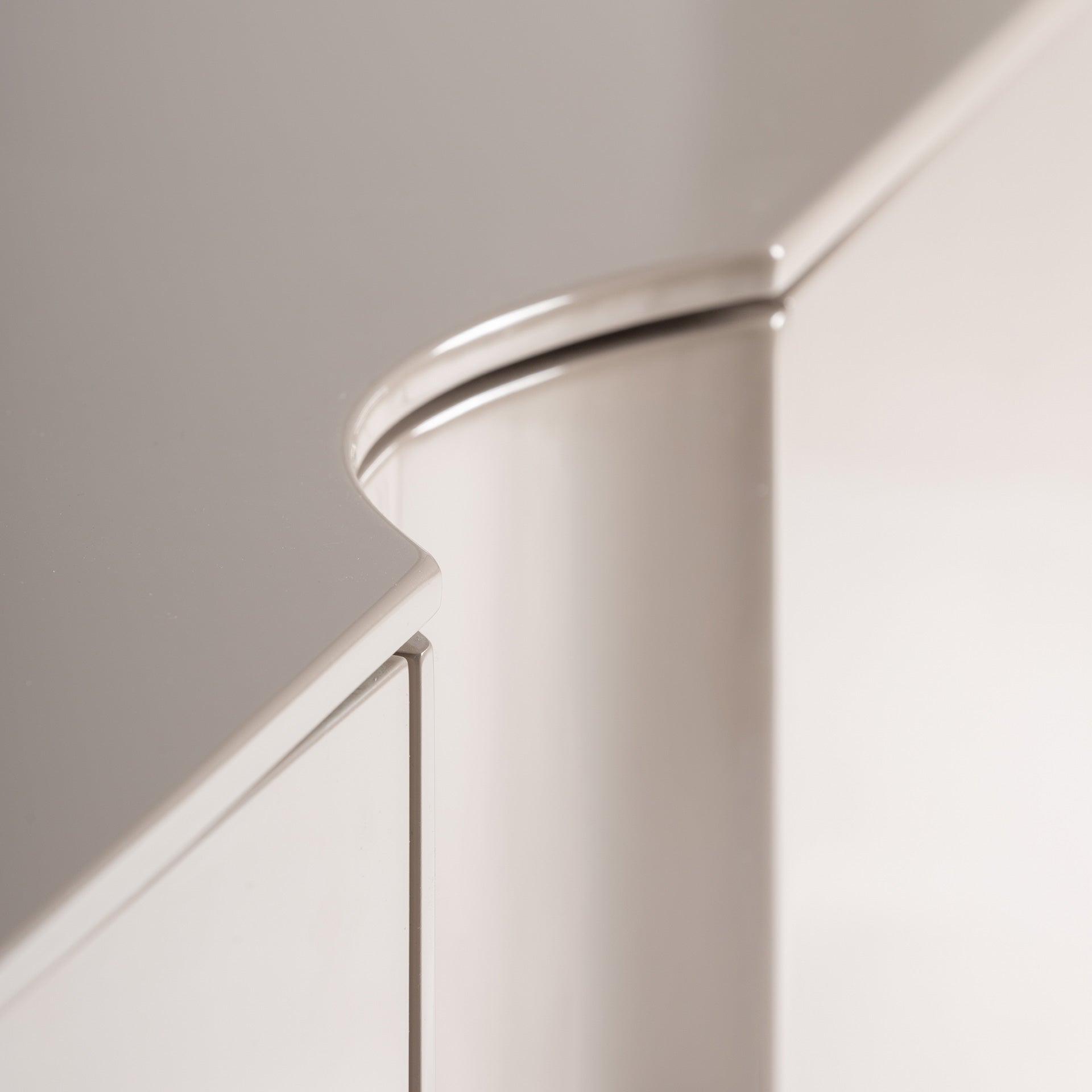 RTV skříň SINGEN krémová