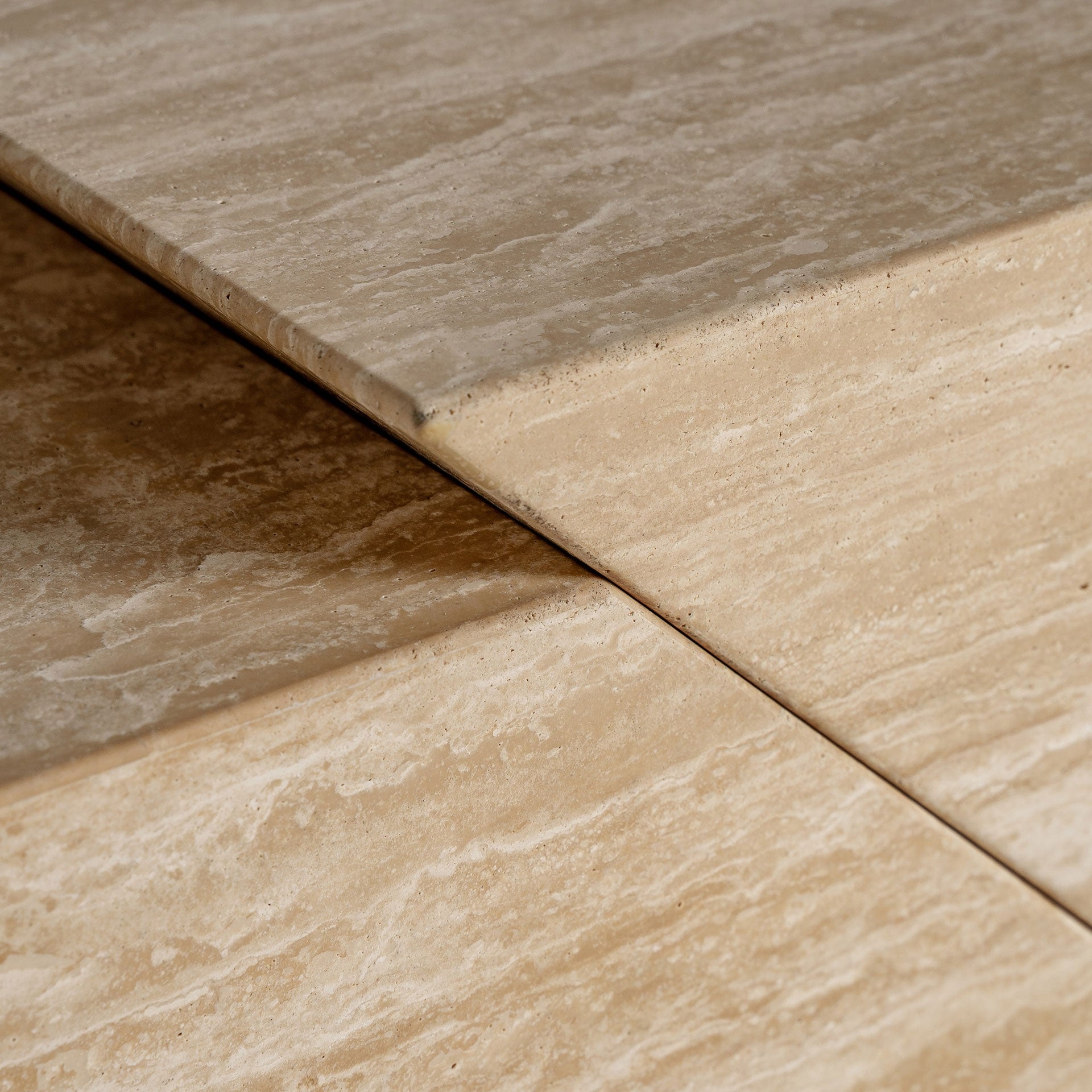 Televizní stolek THIENNES travertin