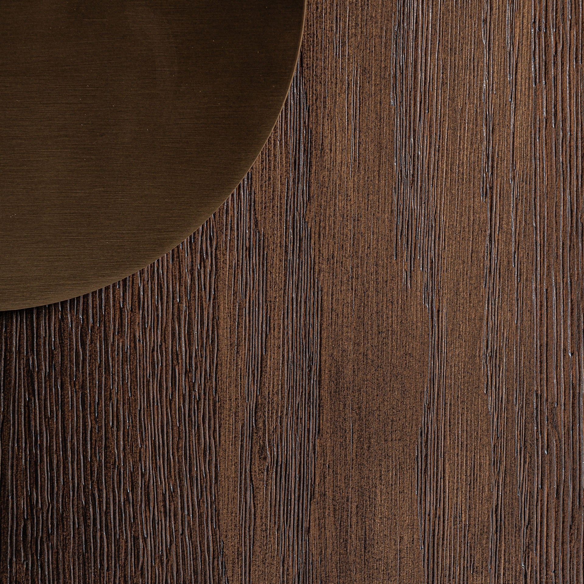 Televizní stolek TREIGNAC z dubového dřeva se zlatou základnou