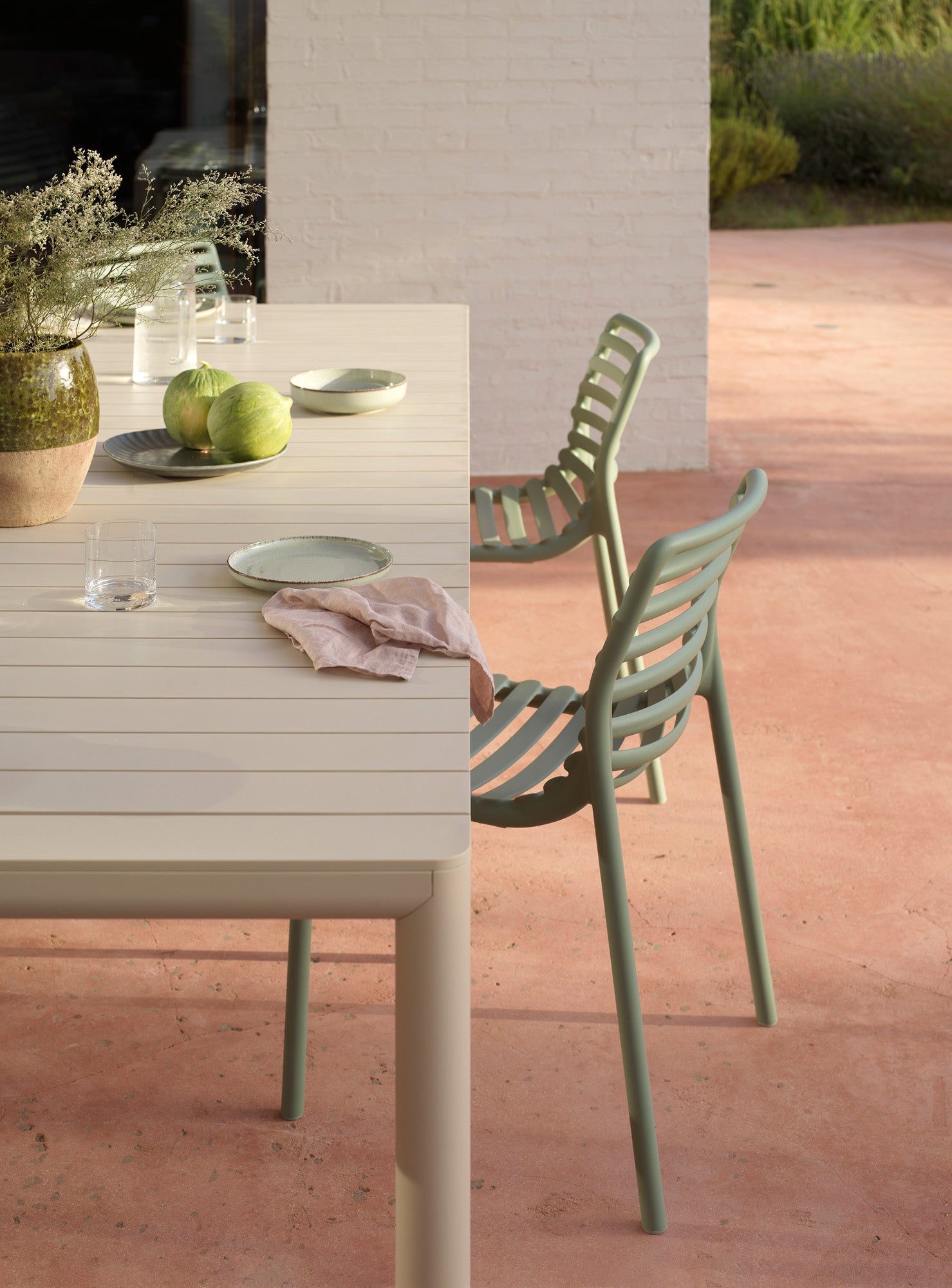 TEVERE Earthy Brown Extendable Outdoor Table