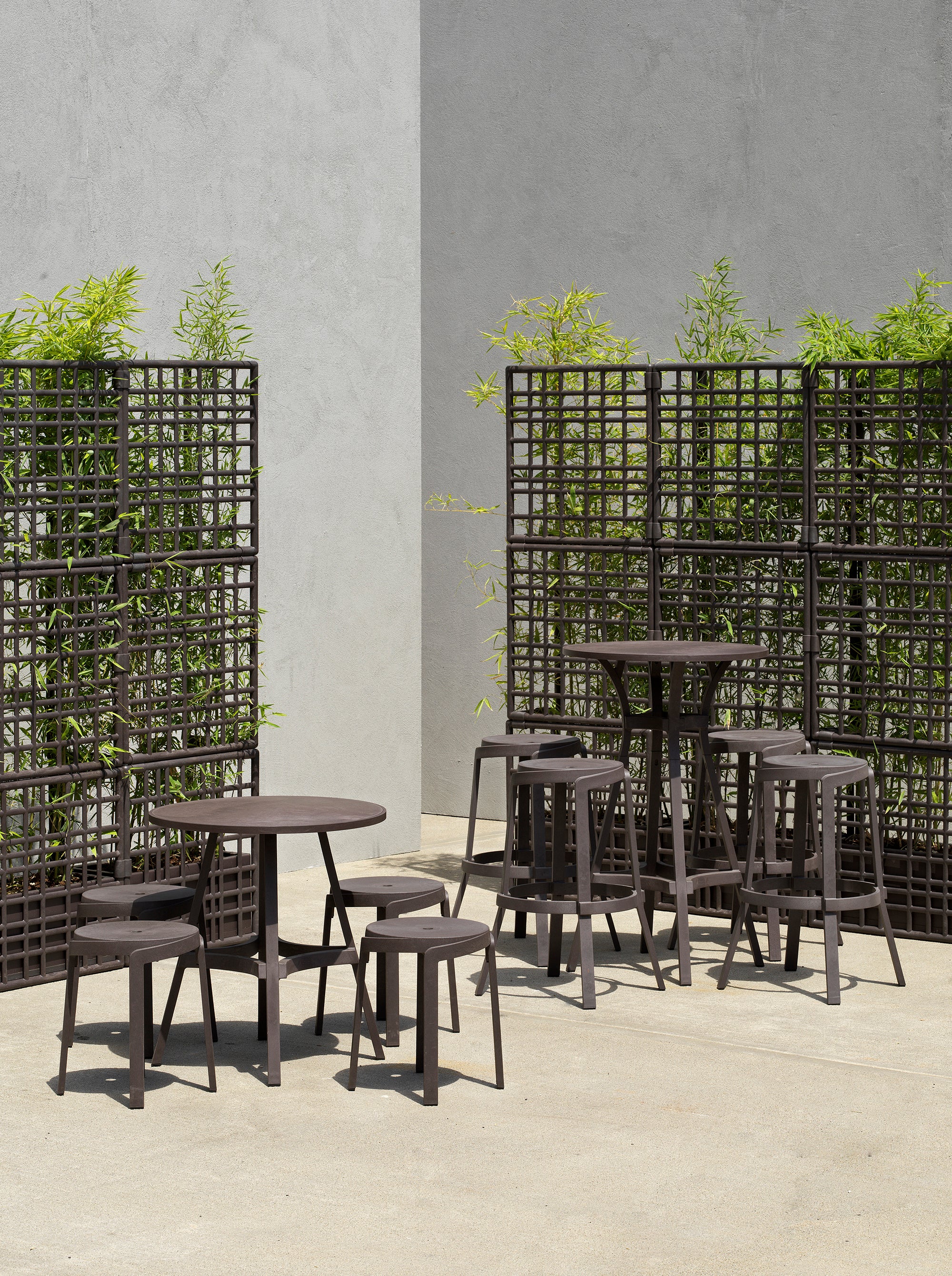 Kulatý venkovní stolek COMBO grafitový