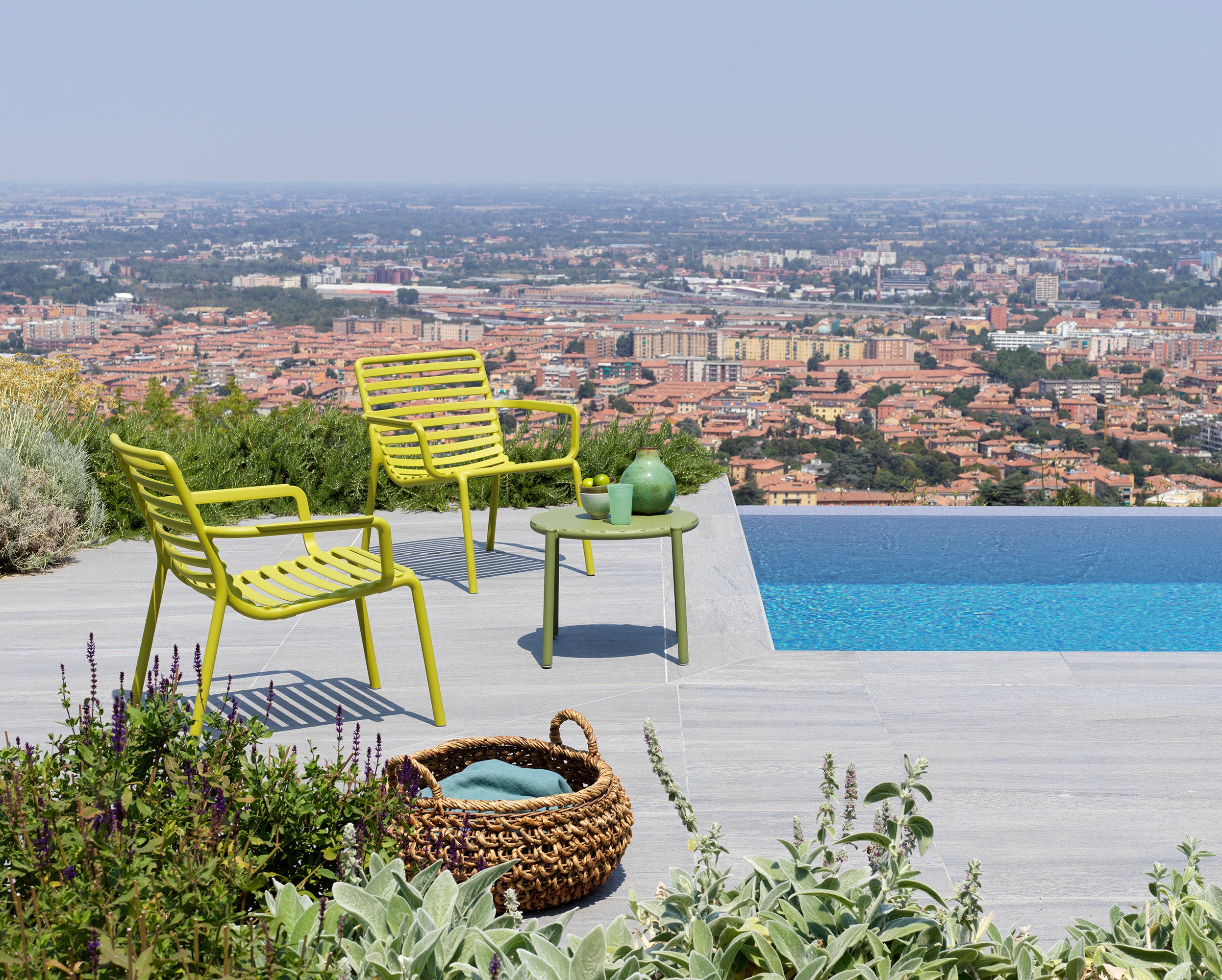 Round Outdoor Side Table DOGA Pear Green