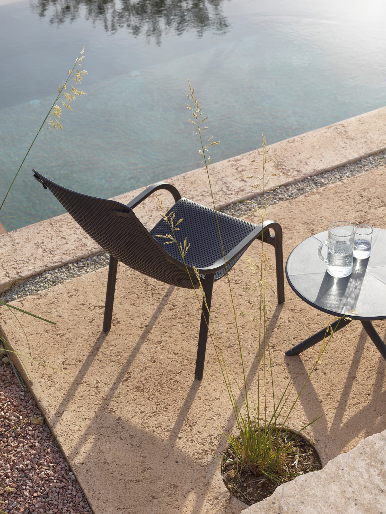 Bílý venkovní fotel NET