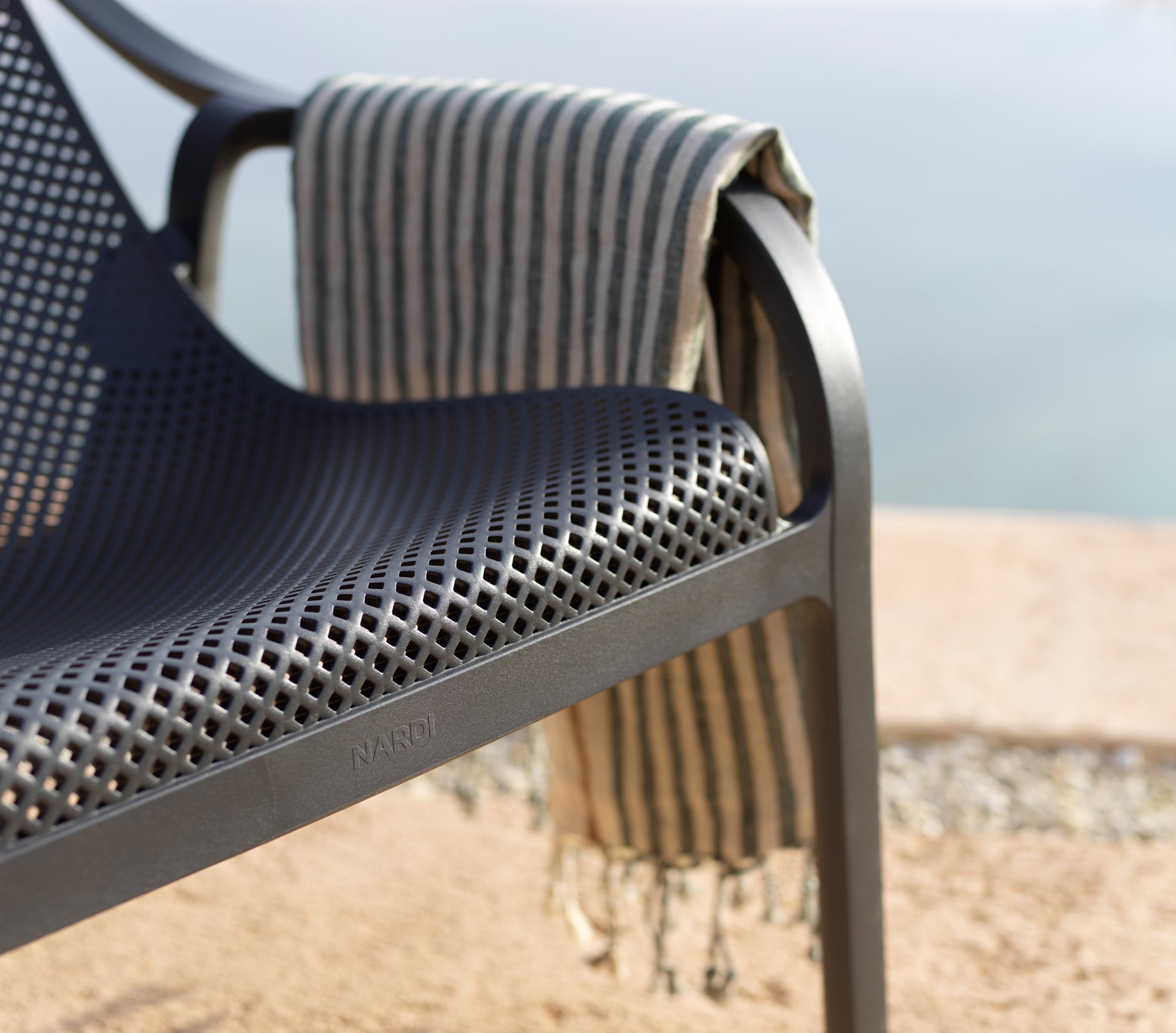 Bílý venkovní fotel NET