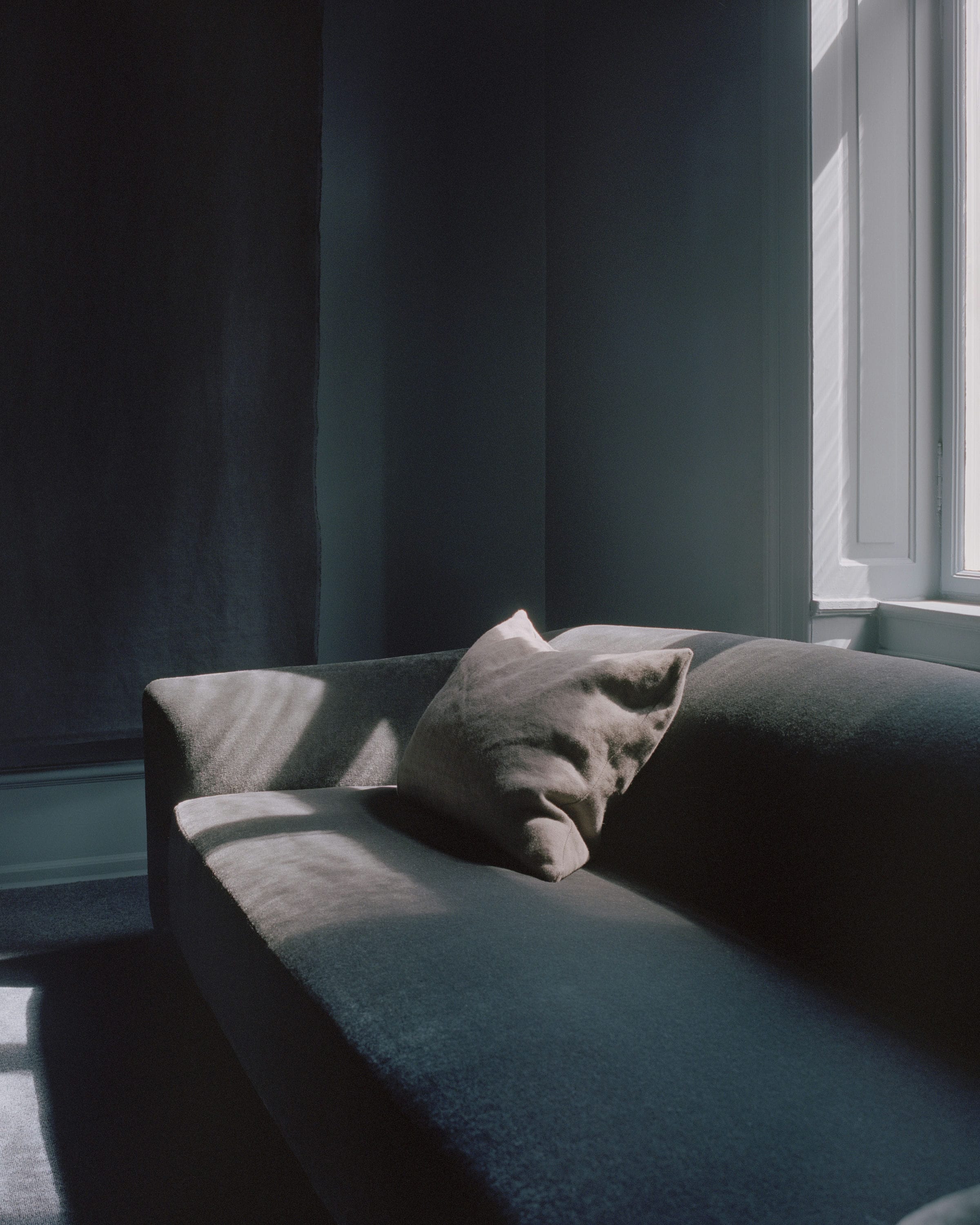 Pohovka 3-místná SHORE PLINTH čalouněná