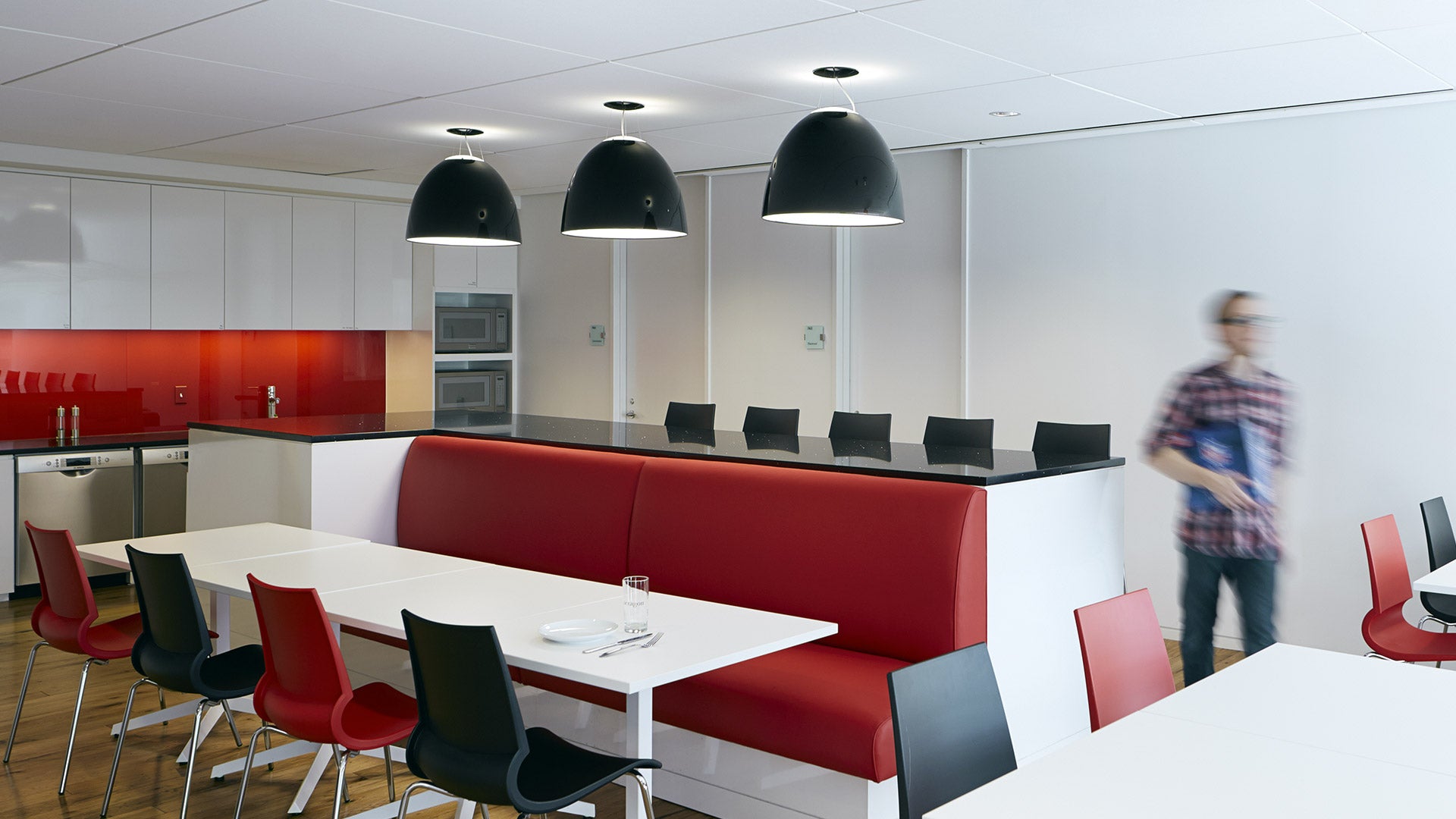 NUR GLOSS black pendant lamp