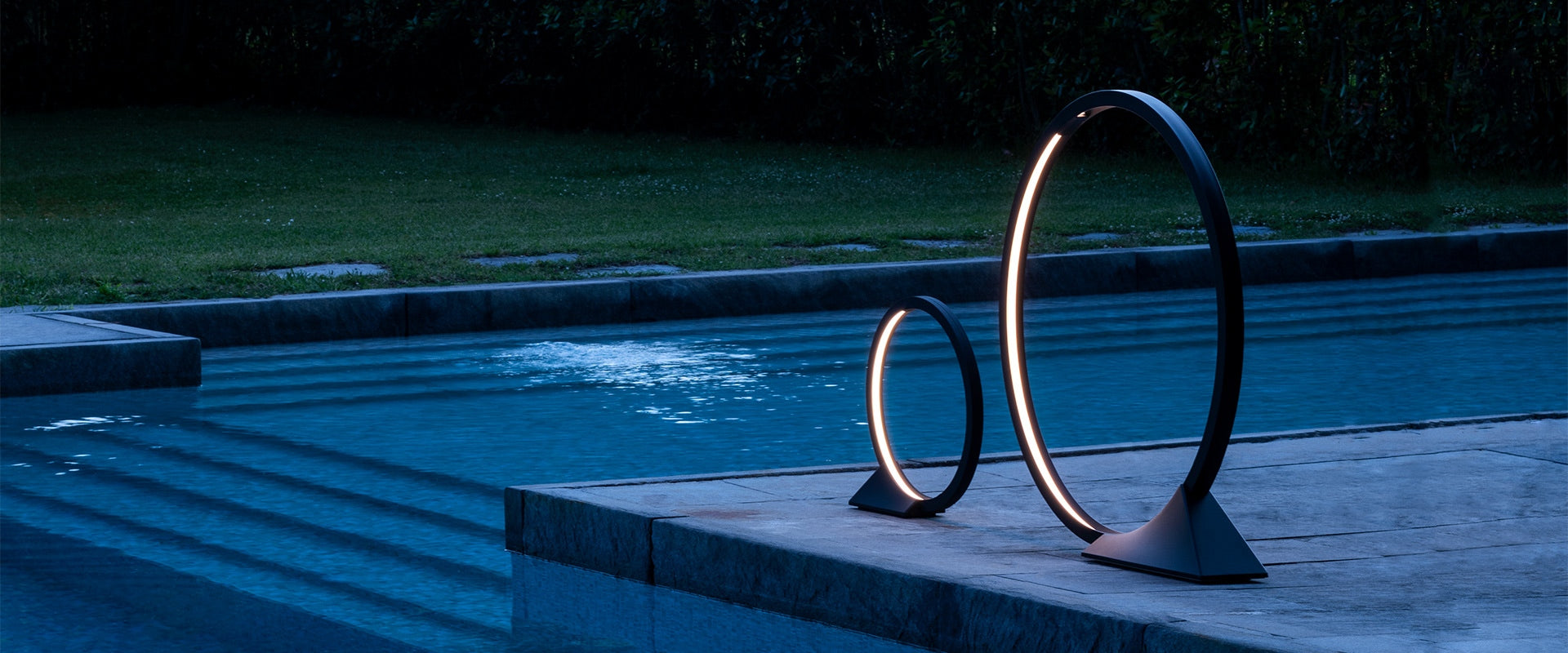 Outdoor floor lamp O black