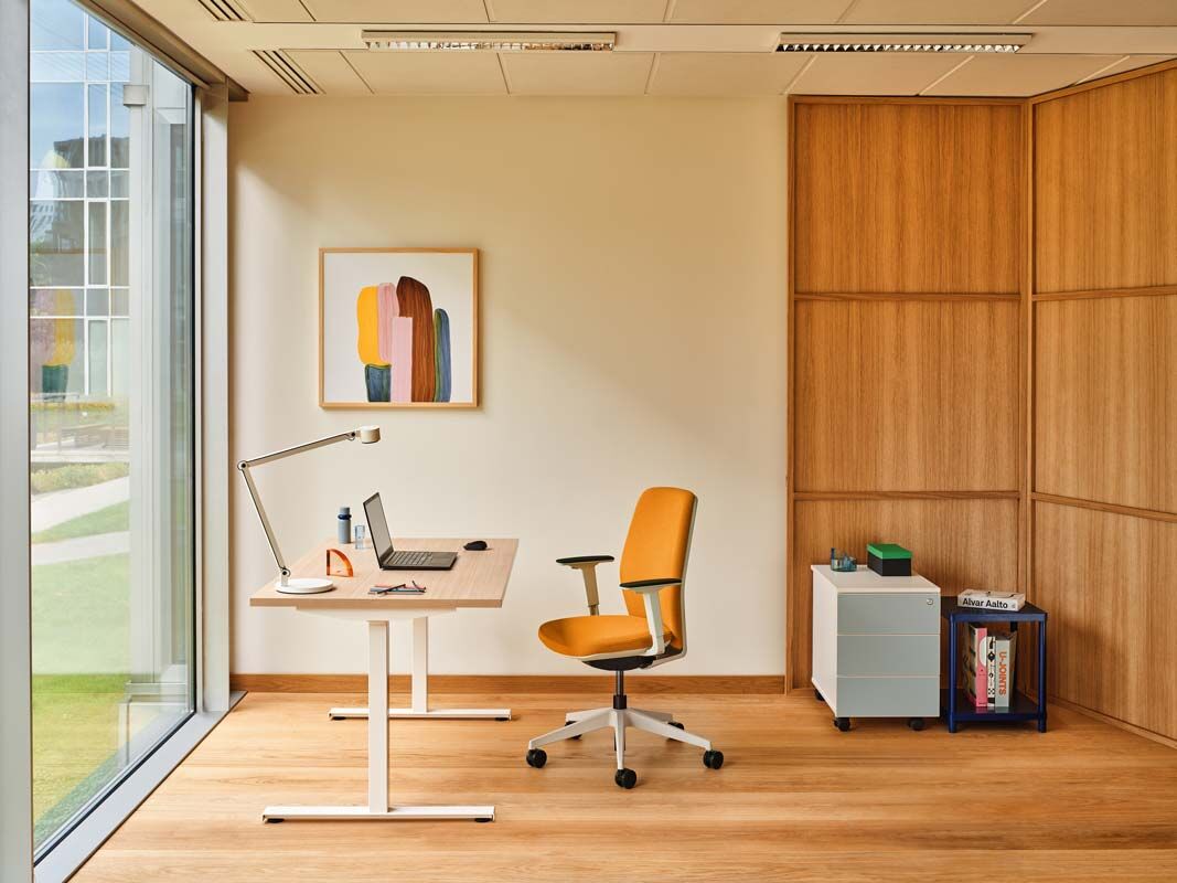 Kovový konferenční stolek STILT