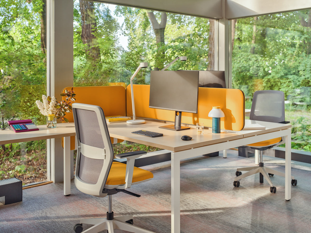 Armchair with an openwork EVO backrest adjustable base with wheels to the hard surface