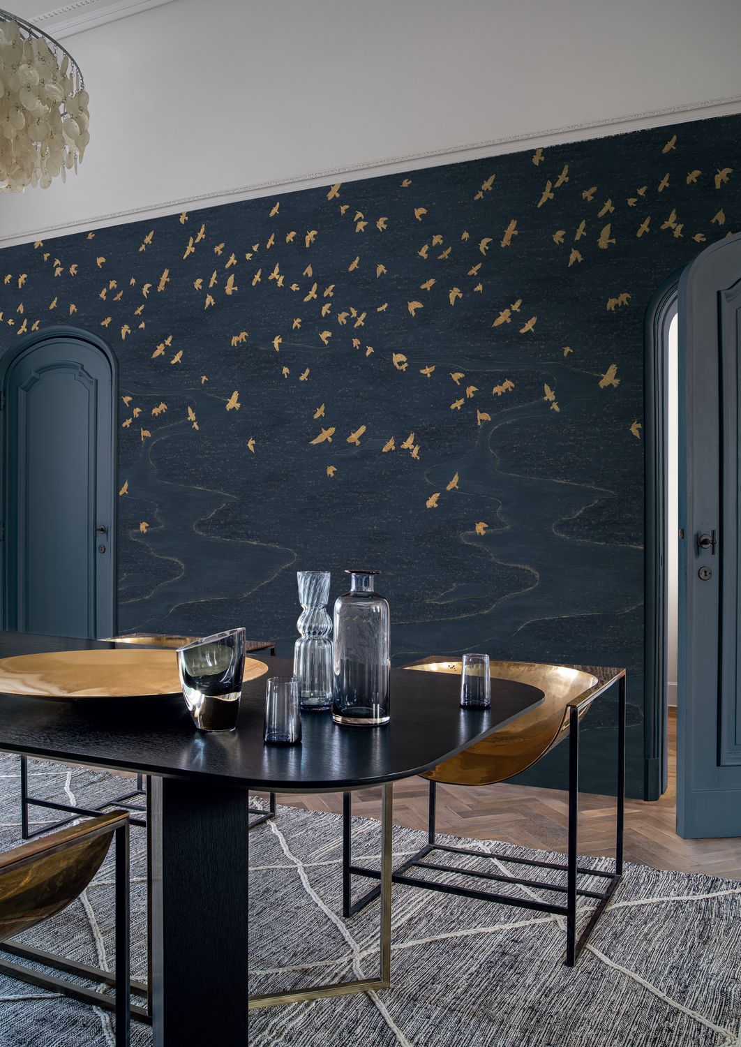 Mural z motywem zwierzęcym ptaków MIGRATION biały ze złotym