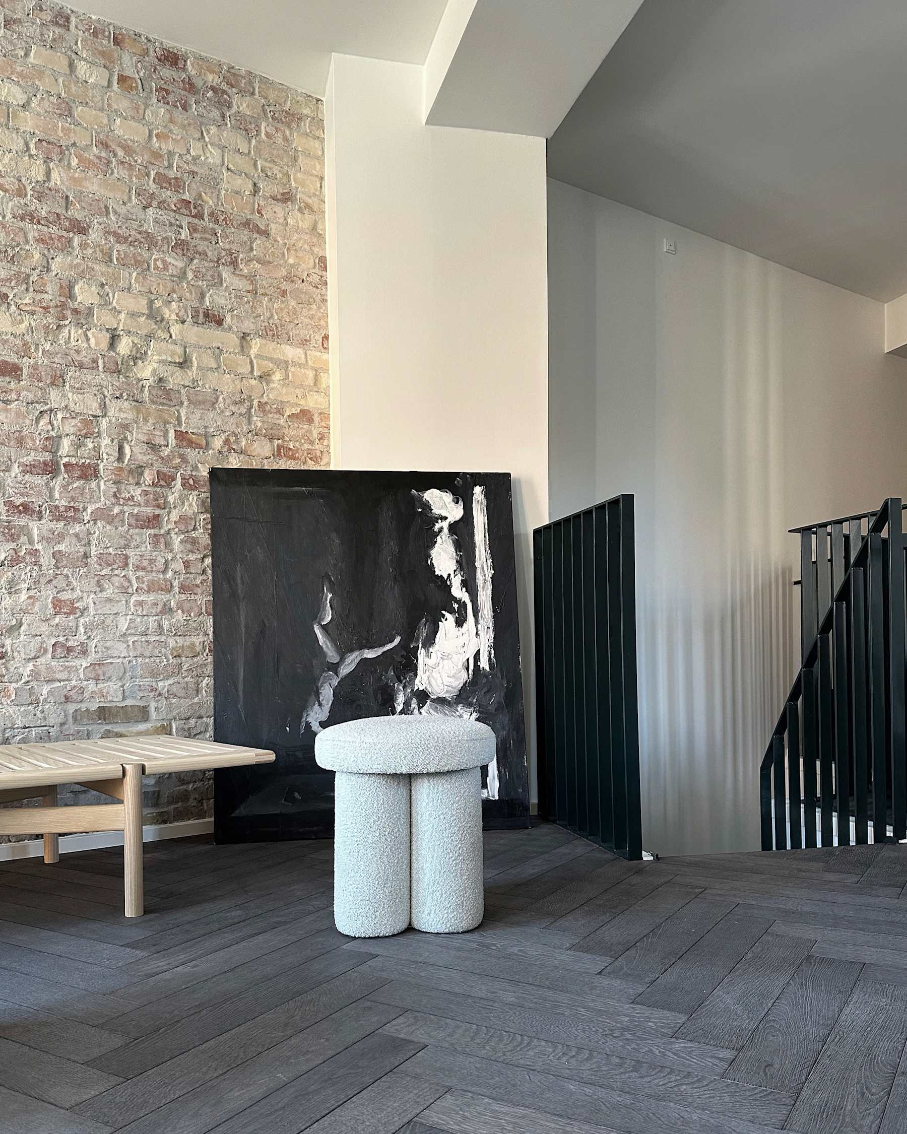 Stolek BIG FOOT bouclé bílý