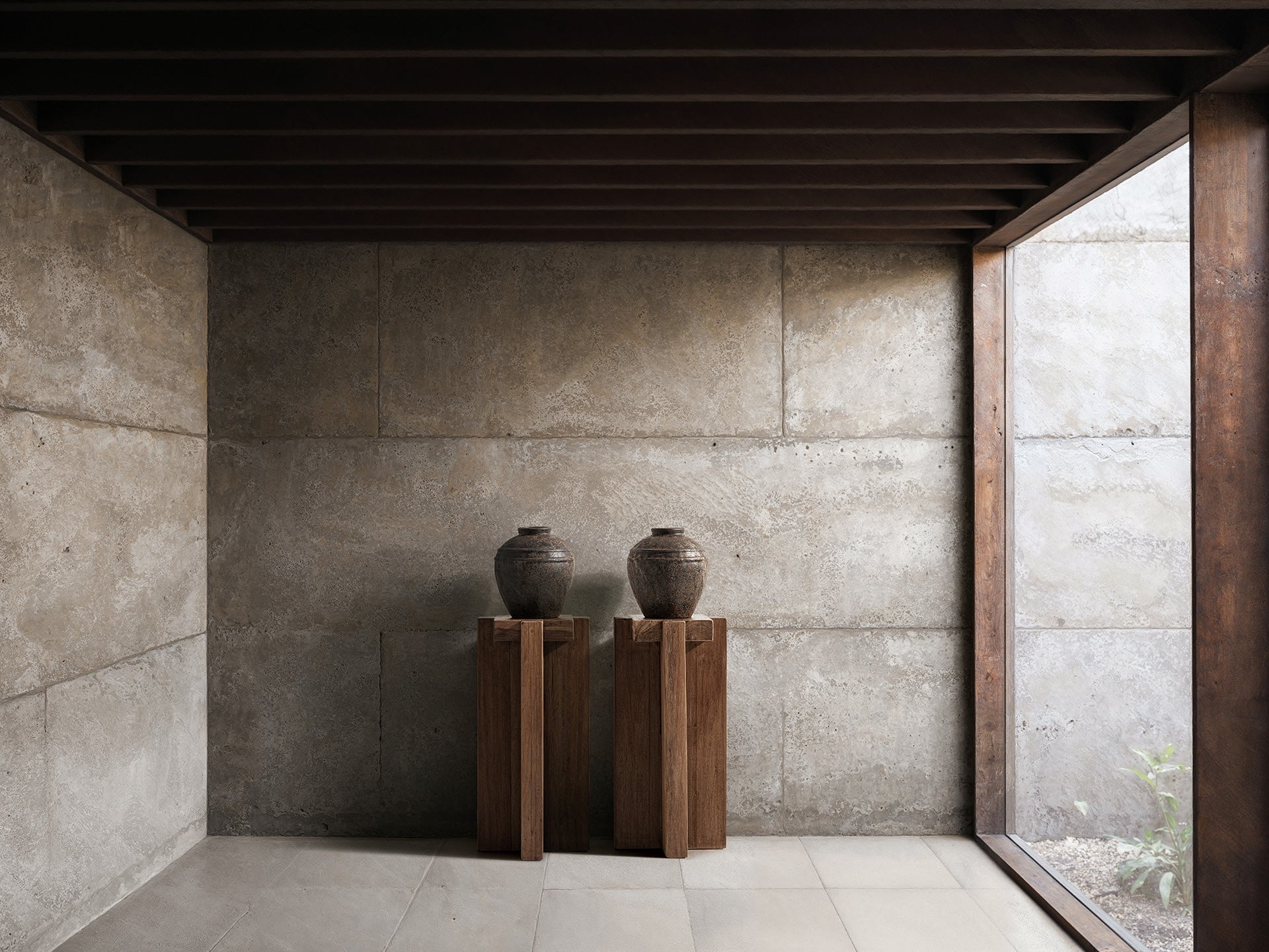 Stolik boczny BRUTALIST drewno z recyklingu do salonu – Vical