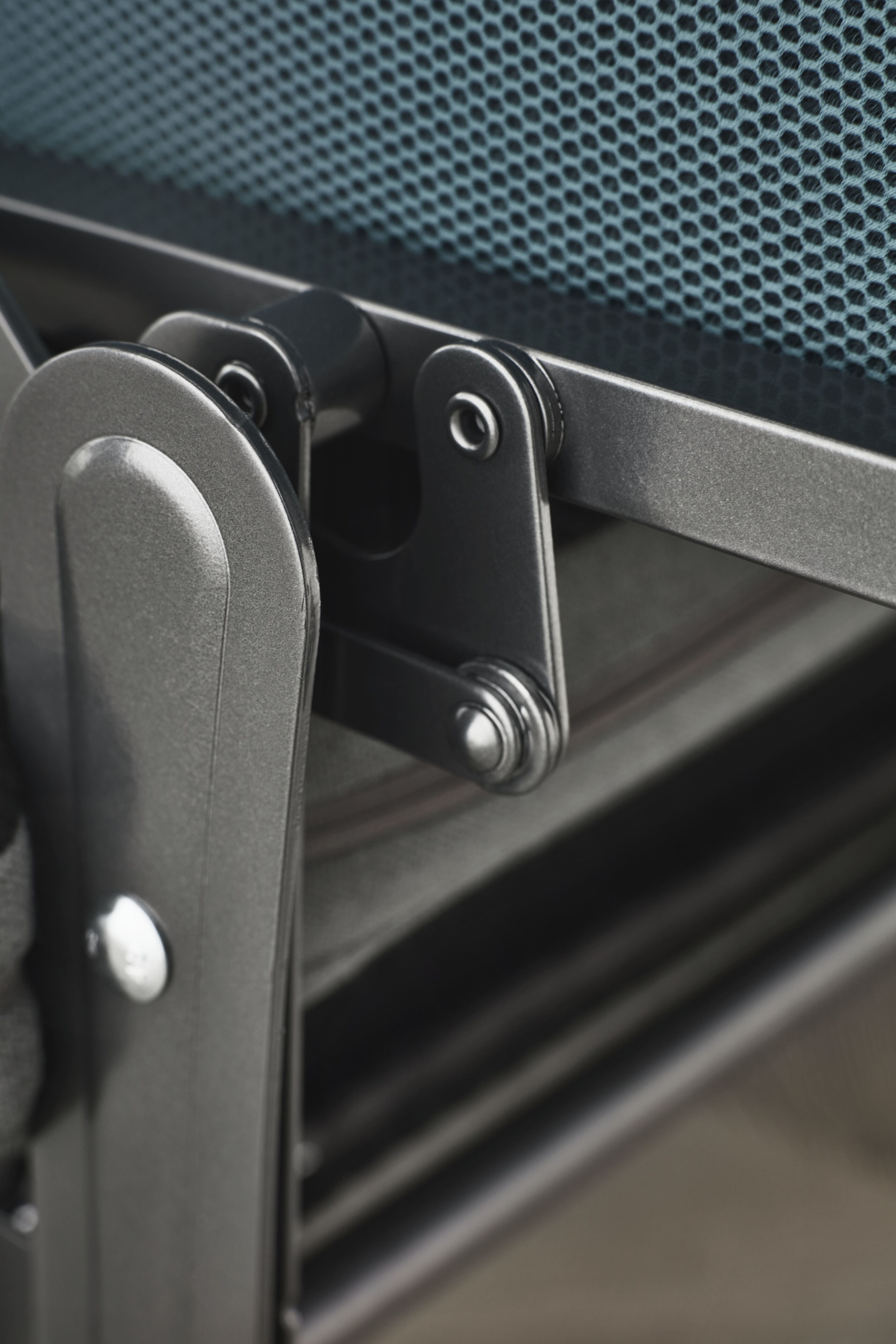 Sofa rozkládací 2,5-osobová PIRA se ocelovým podstavcem