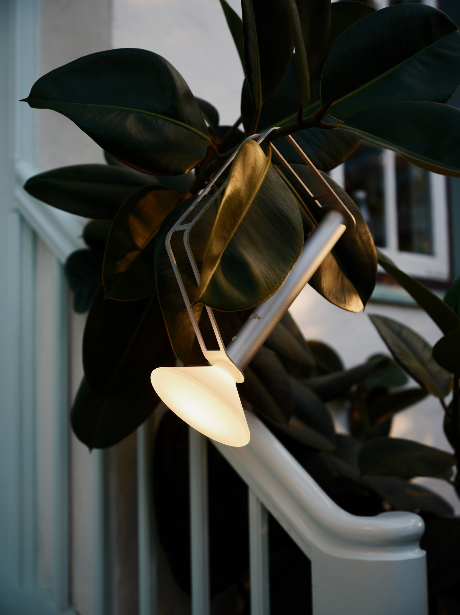 Přenosná venkovní lampa PITON stříbrná