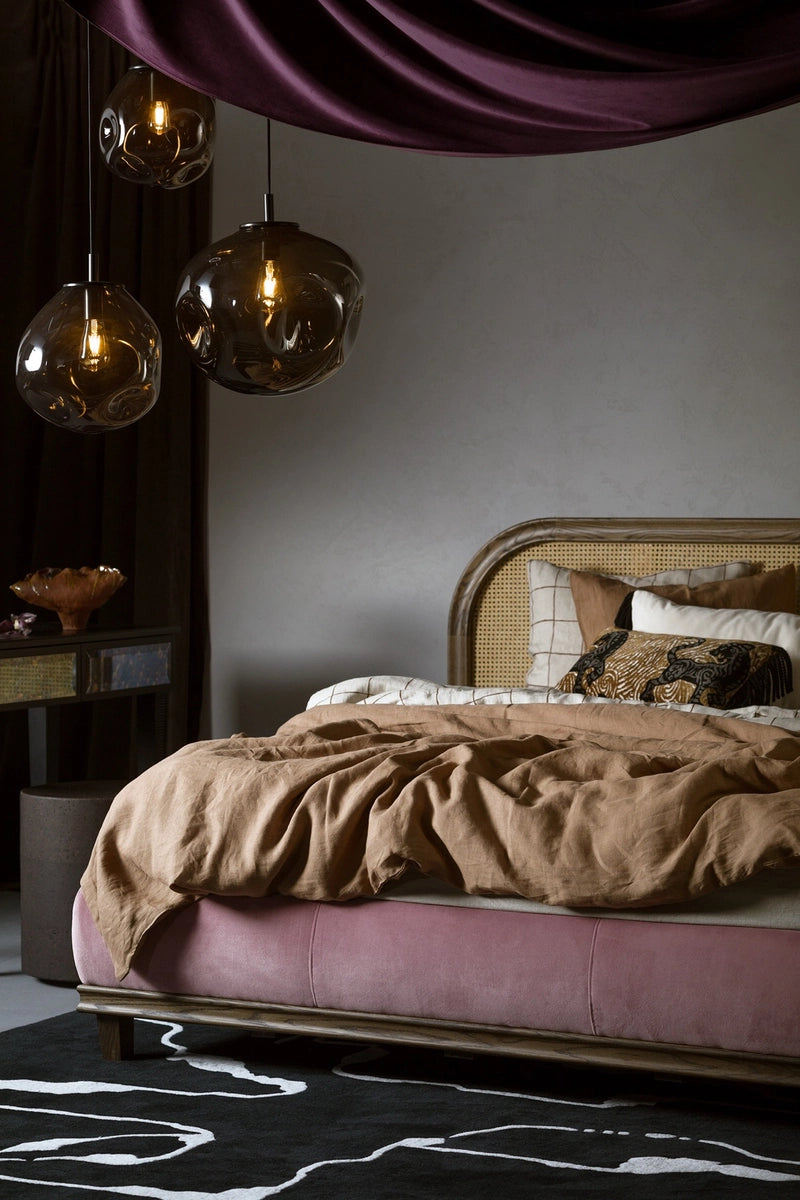 Tříbodová závěsná lampa AVIA 3 kouřově černá s černým povrchem