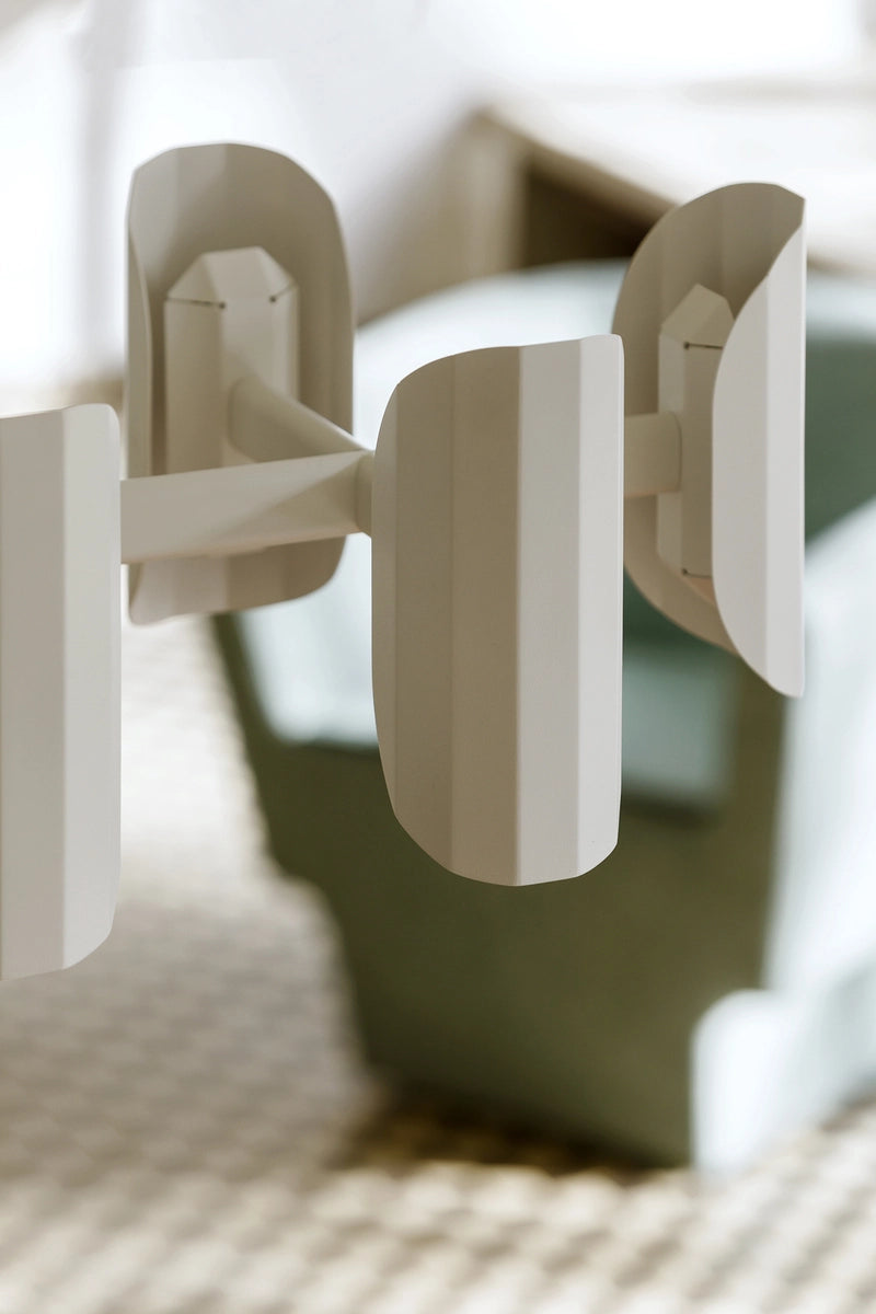 Bílé víceramenné závěsné svítidlo APOLIN