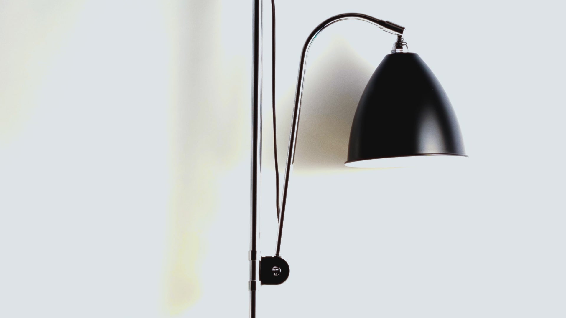 BESTLITE BL3 floor lamp in brass with a black shade