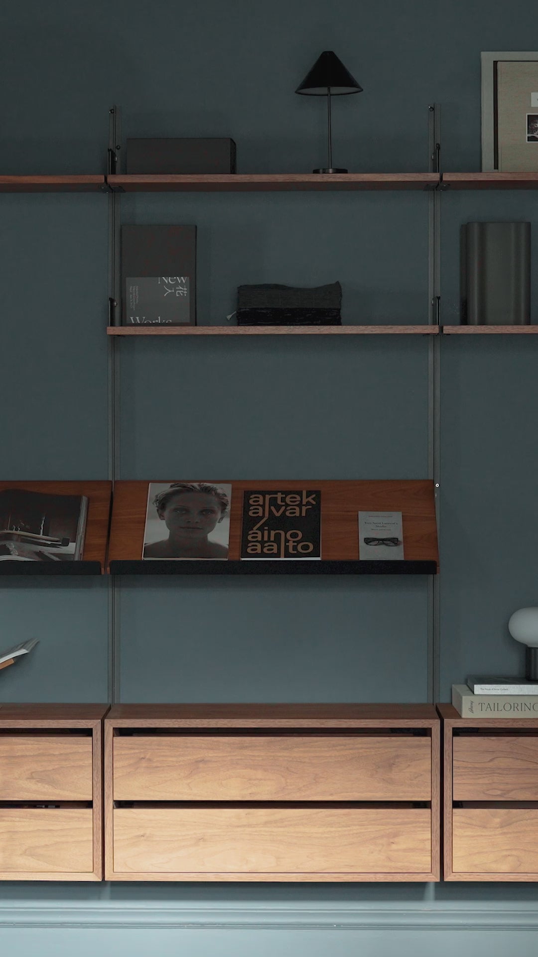 Szafka wisząca z szufladami NEW WORKS fornir orzechowy